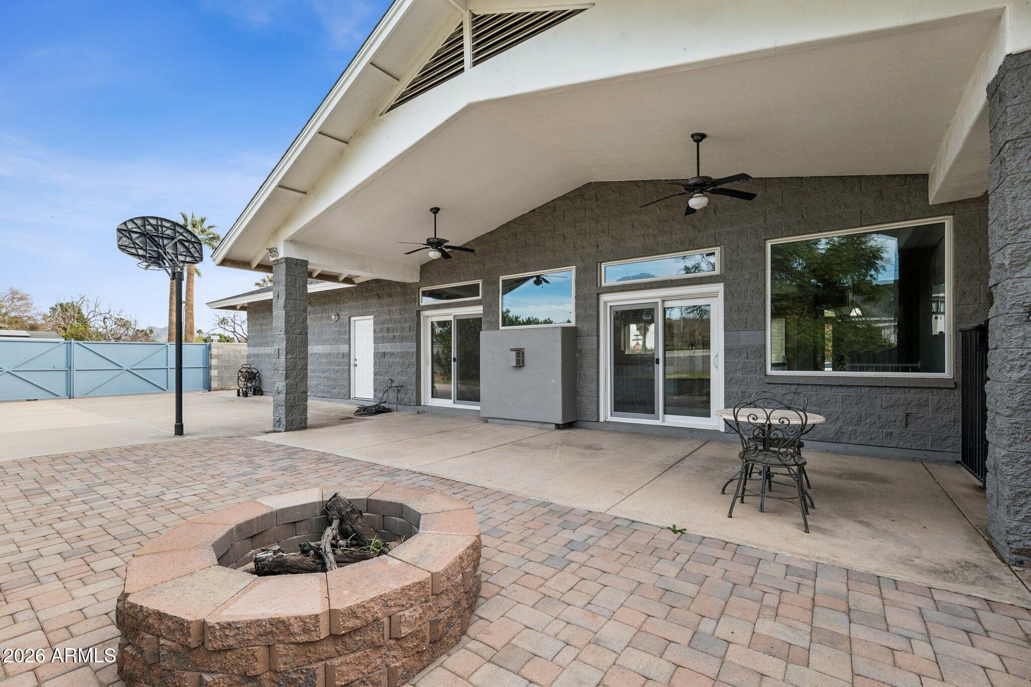 702 W Why Worry Lane