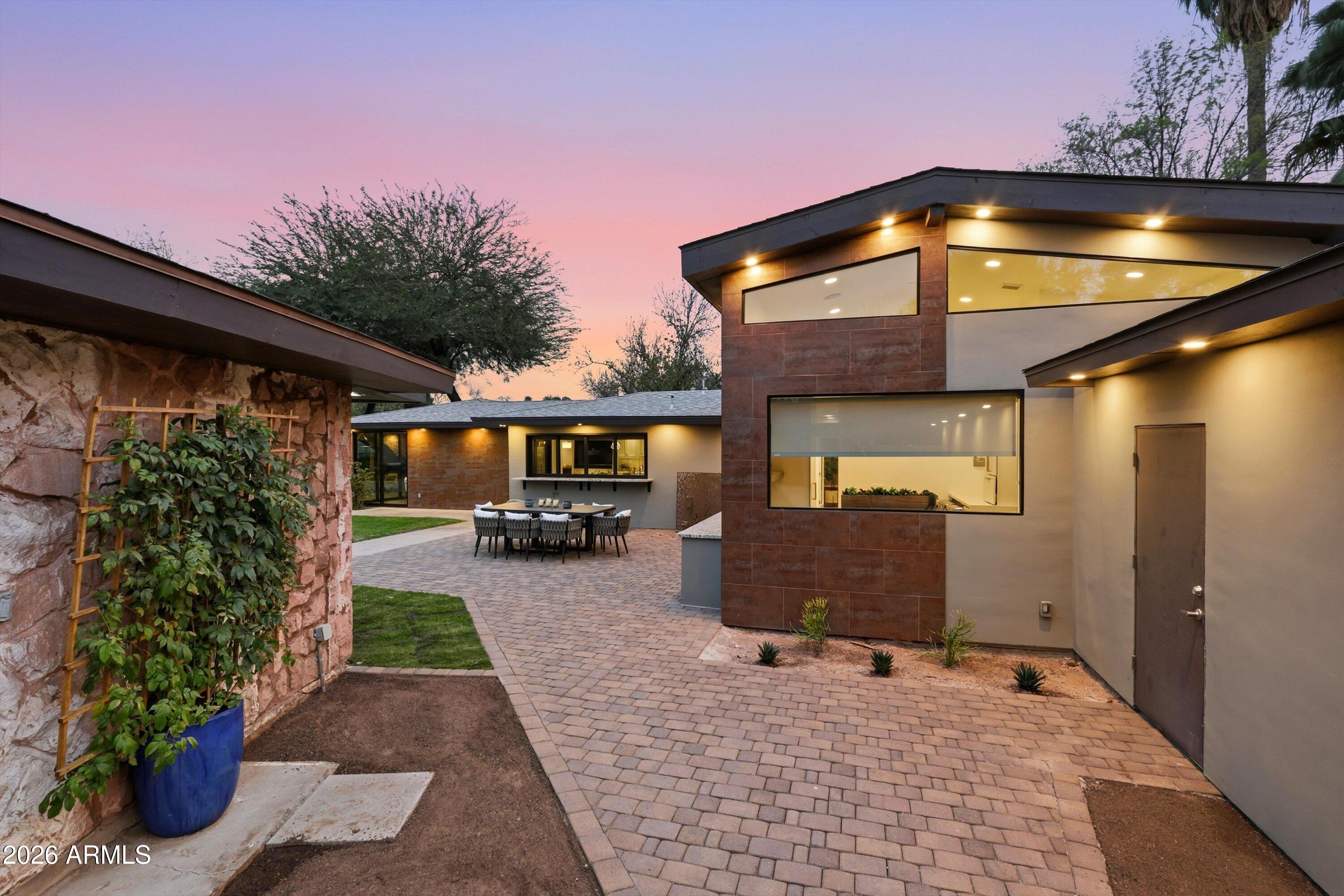 540 W SOLANO Drive