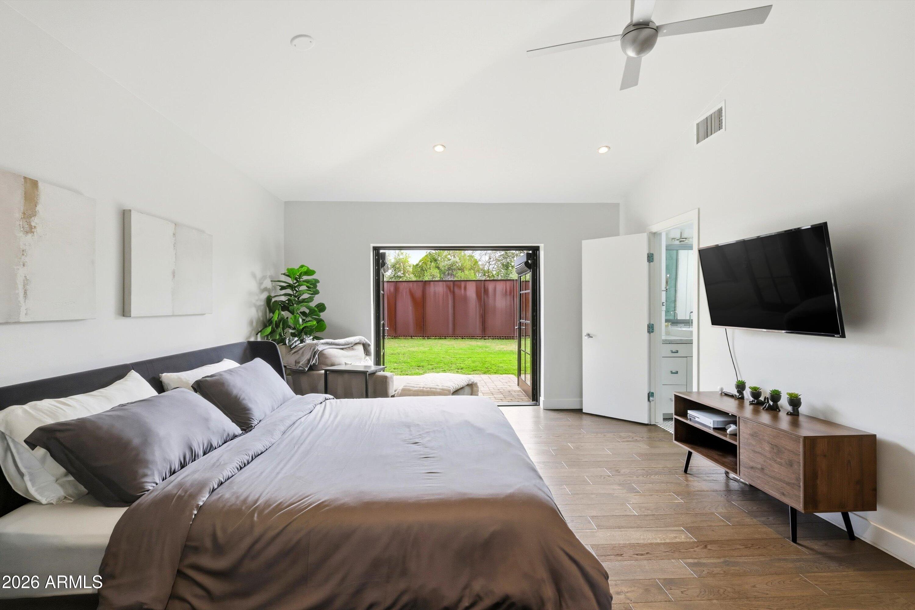 540 W SOLANO Drive