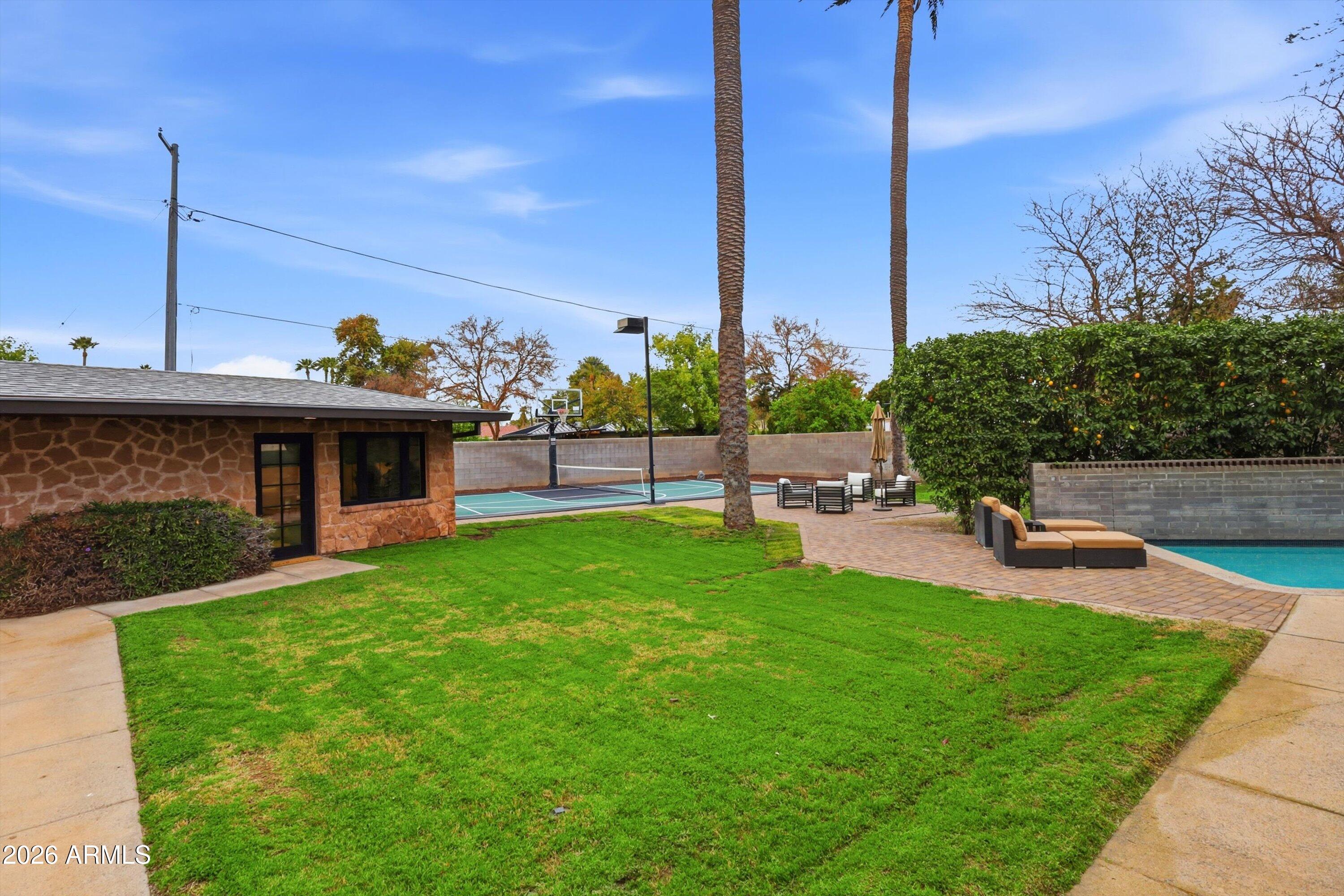 540 W SOLANO Drive