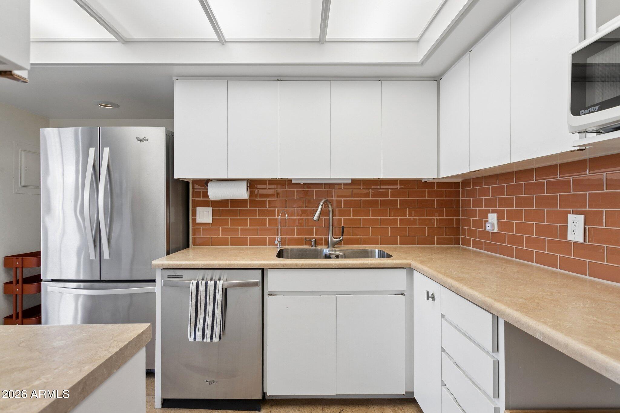 2323 N CENTRAL Avenue 205