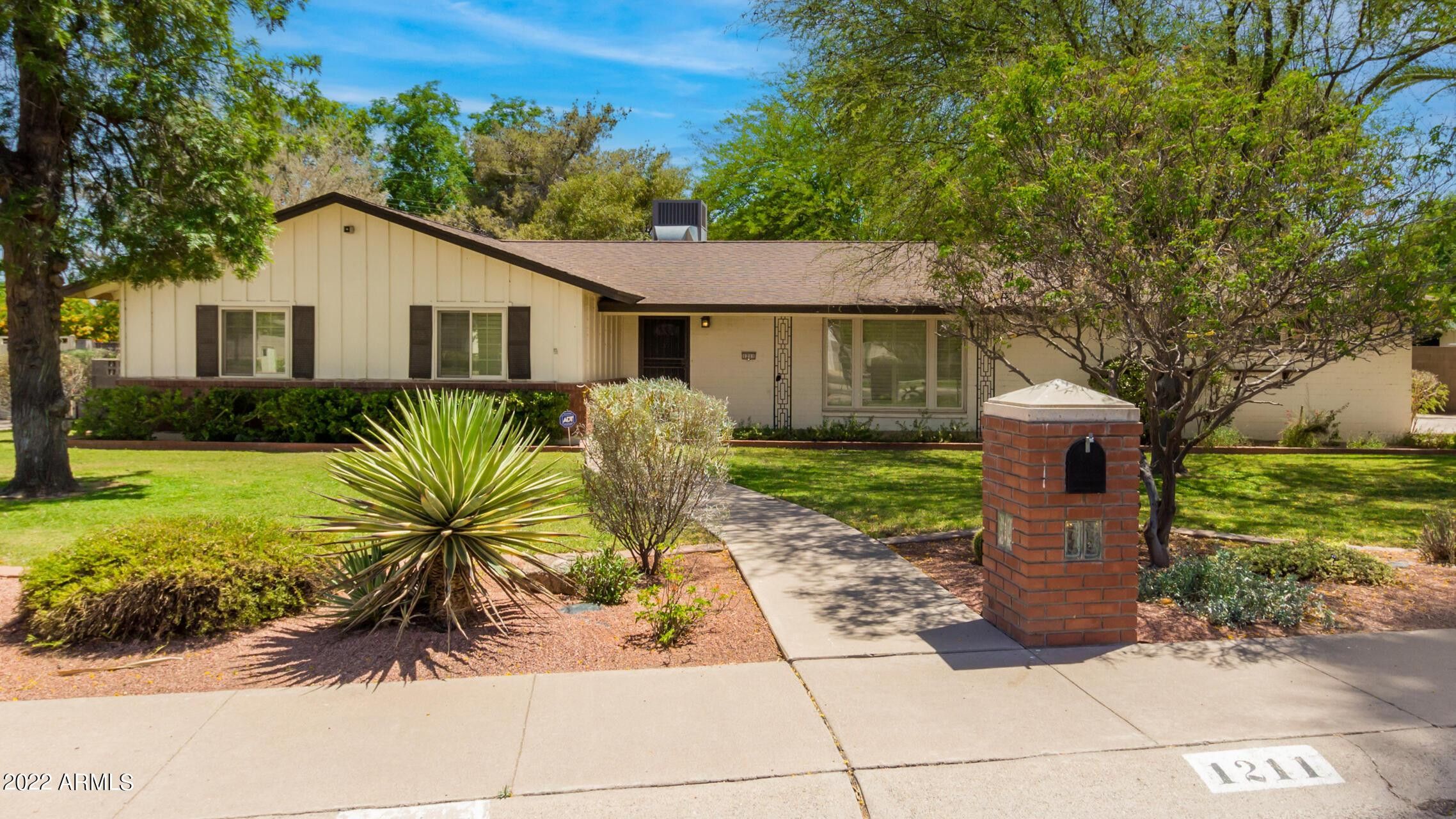 1211 W Hayward Avenue