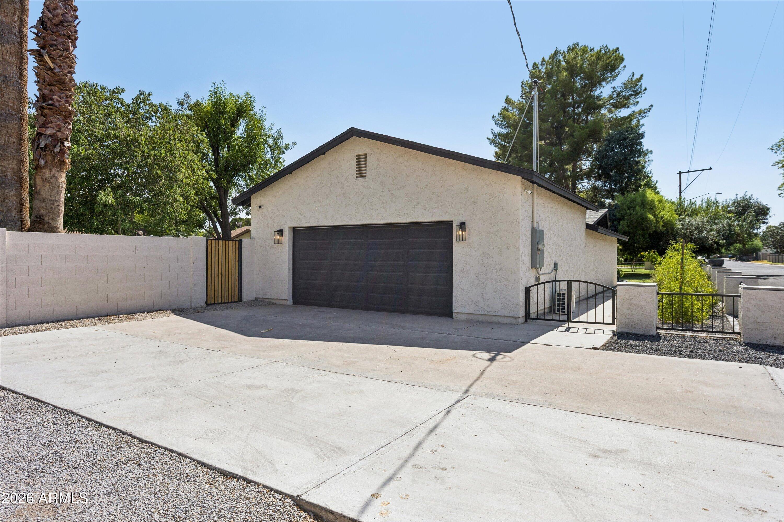 6245 N 16TH Avenue