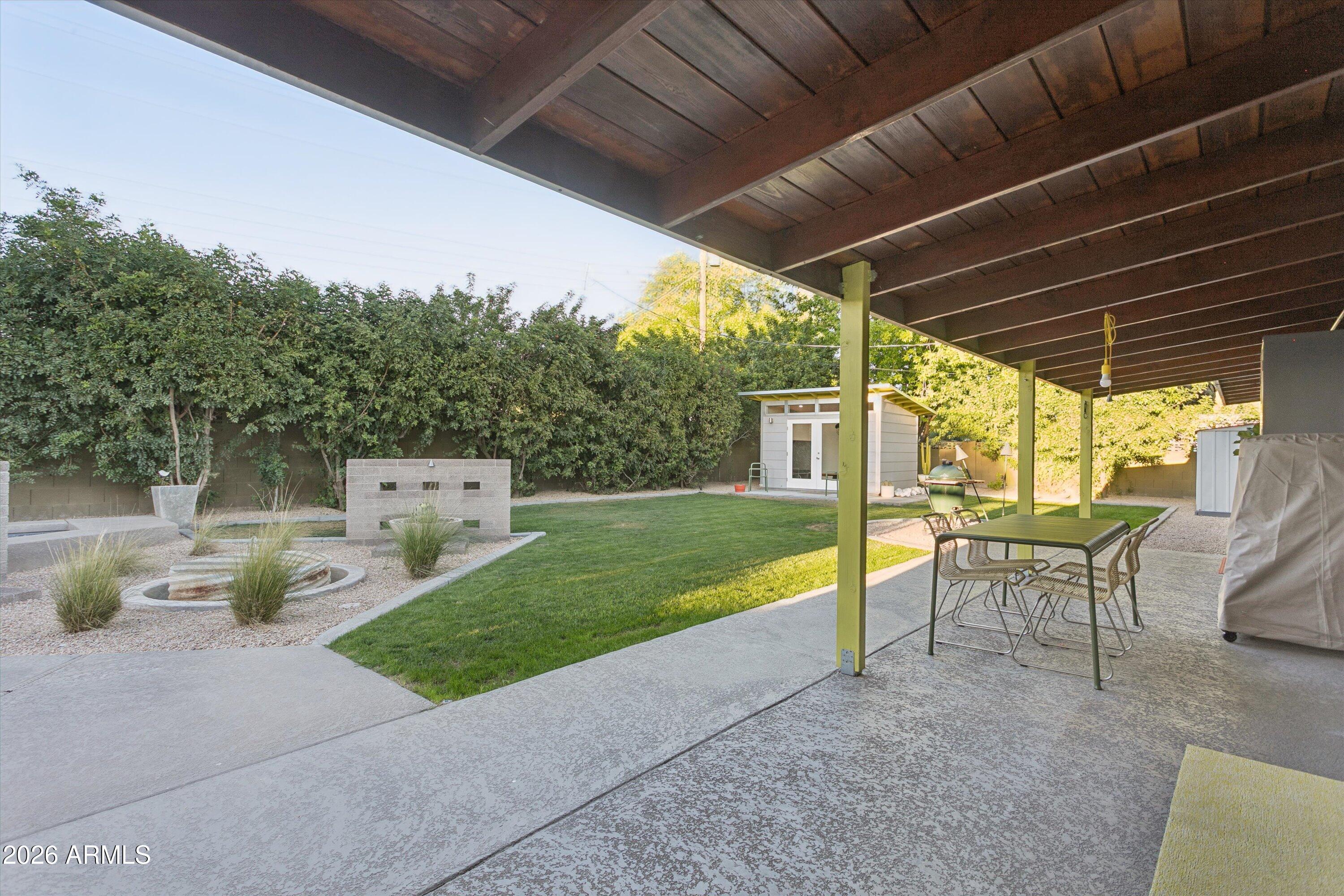 1318 W GLENN Drive