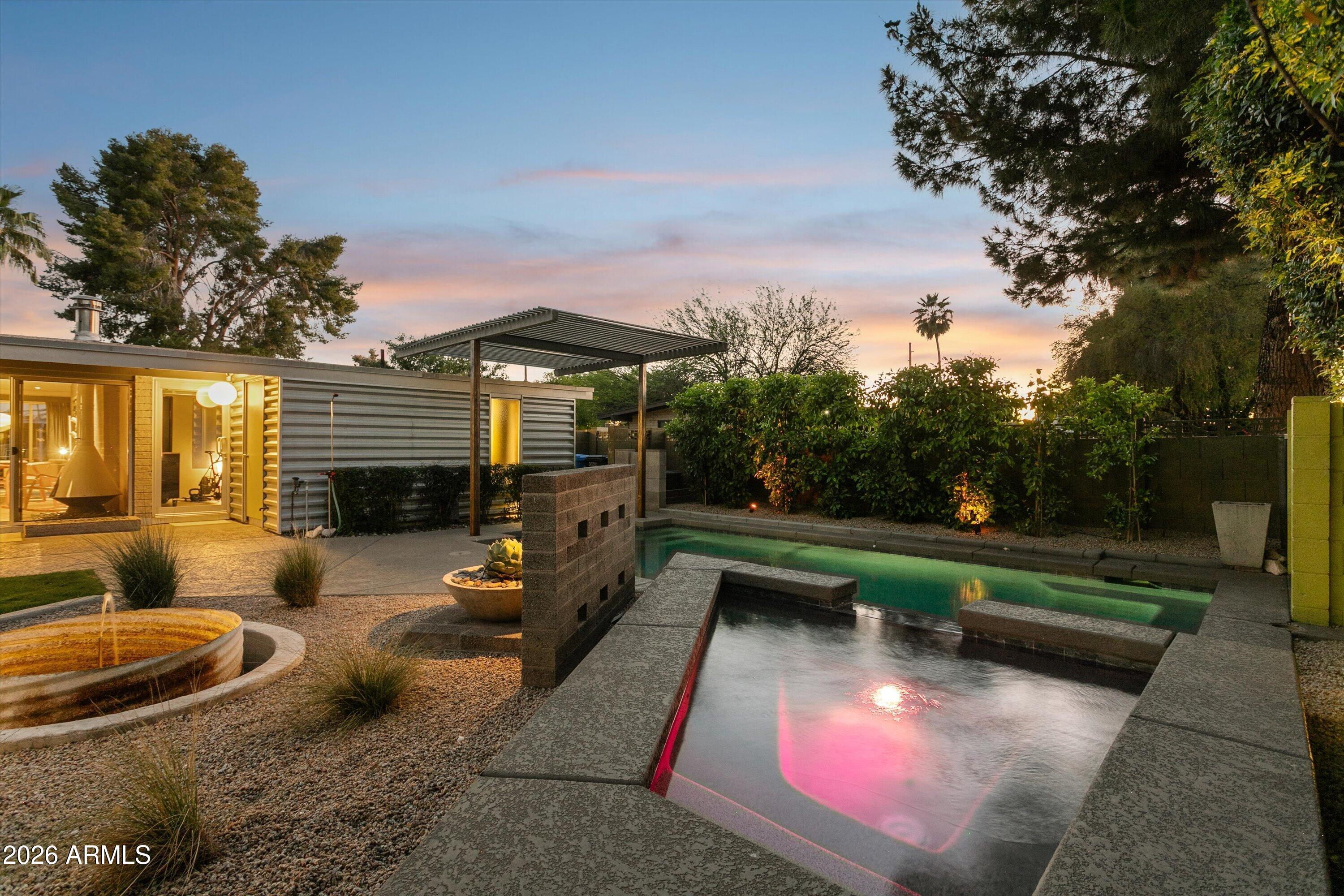 1318 W GLENN Drive