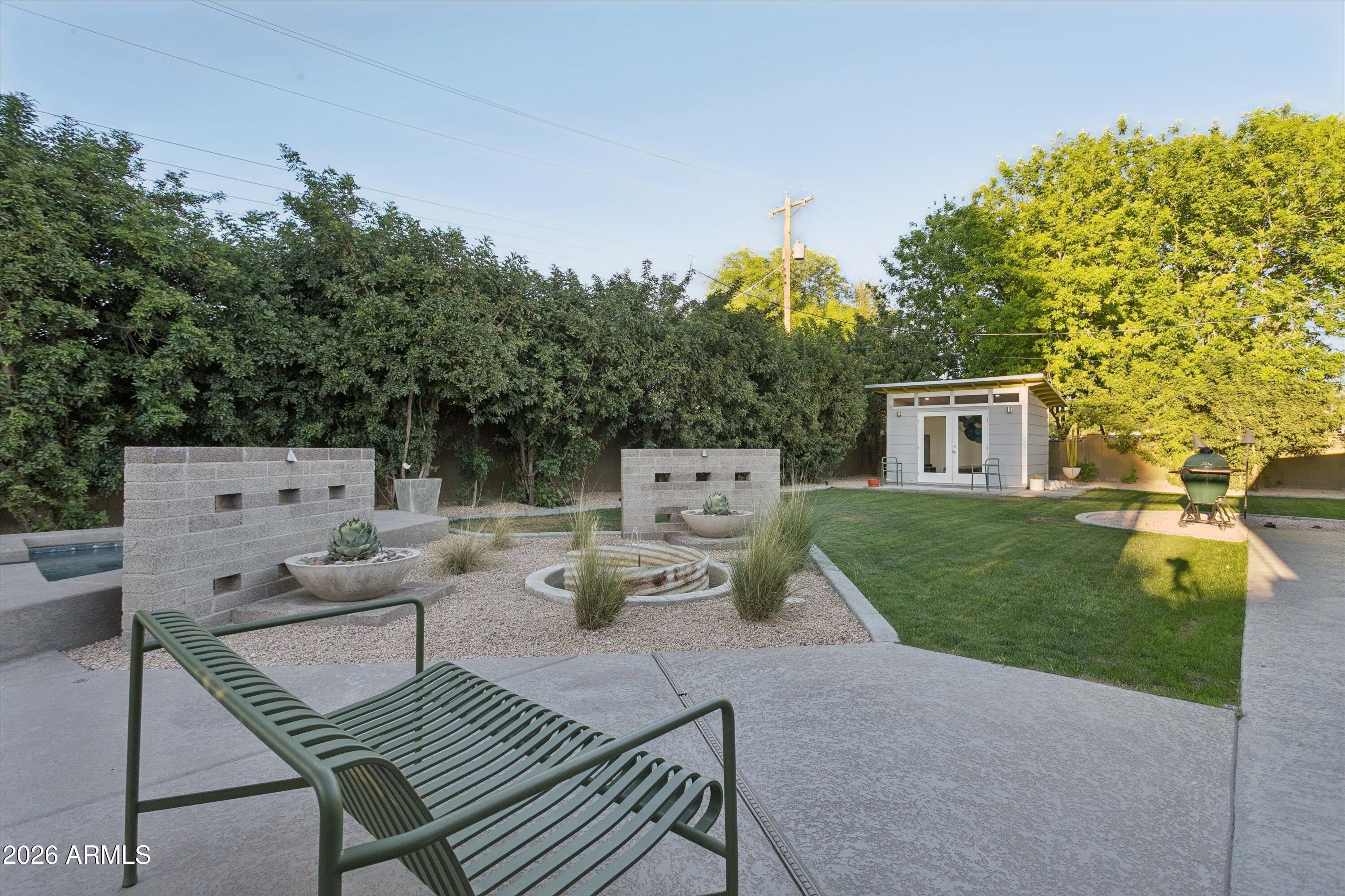 1318 W GLENN Drive