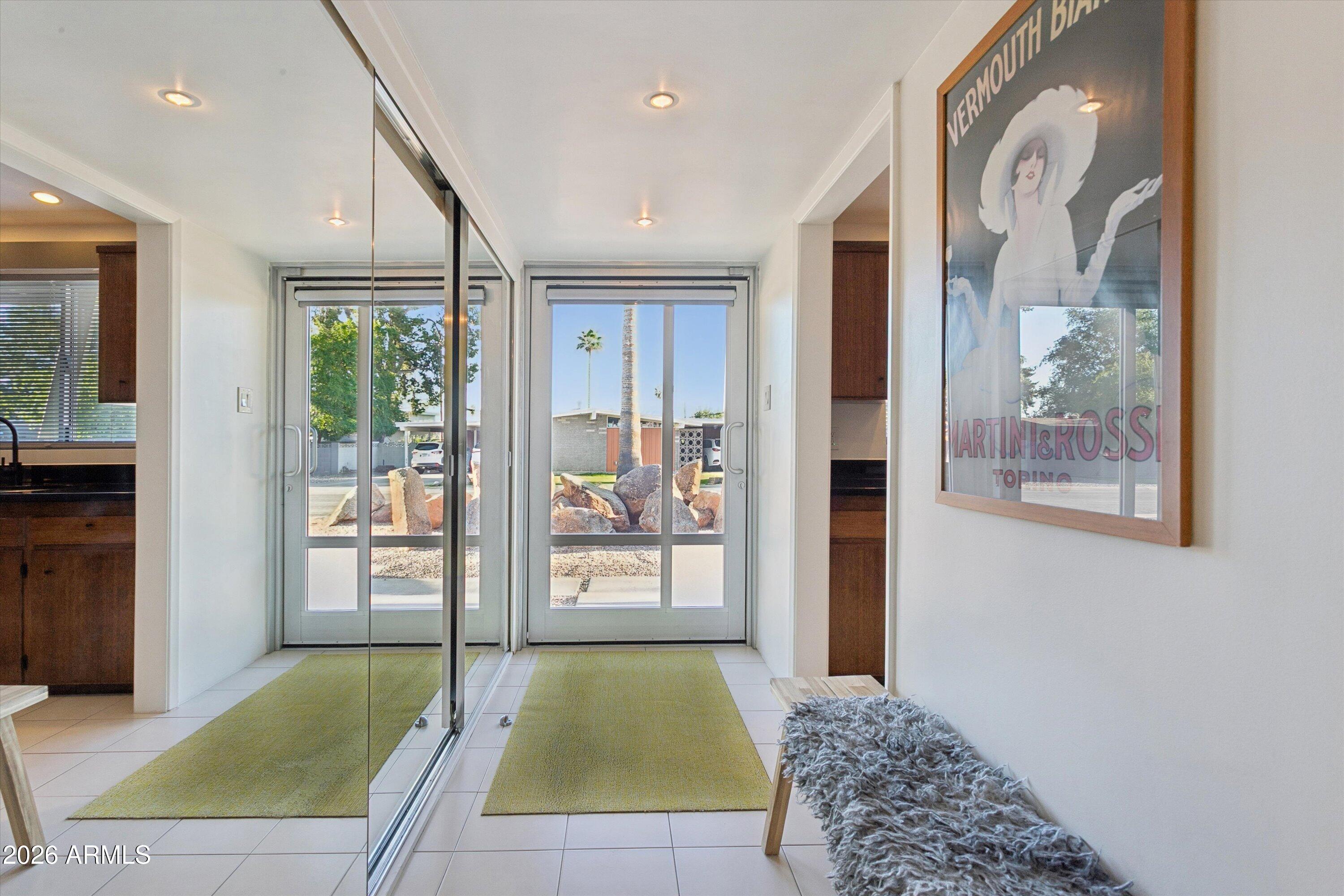1318 W GLENN Drive