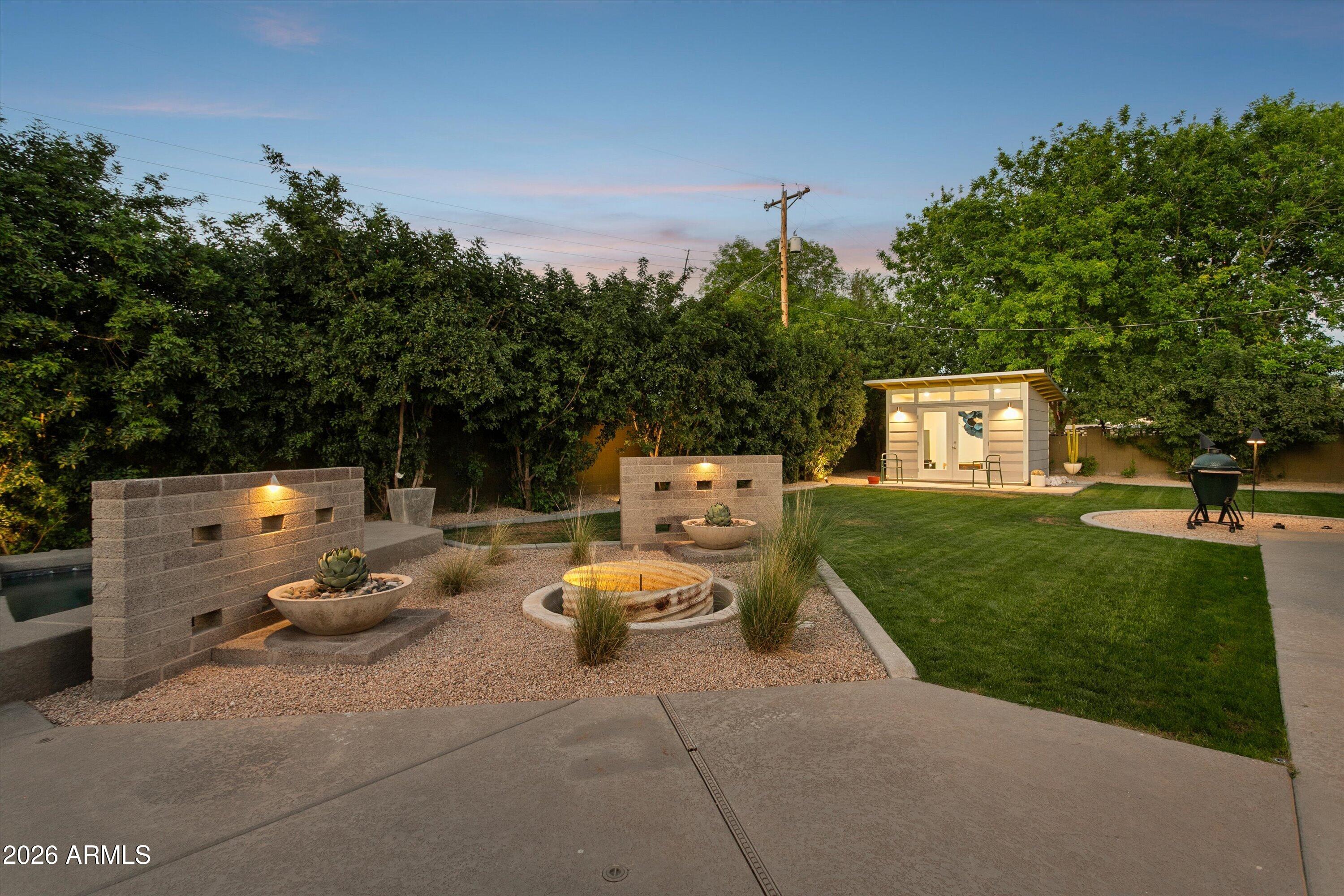1318 W GLENN Drive