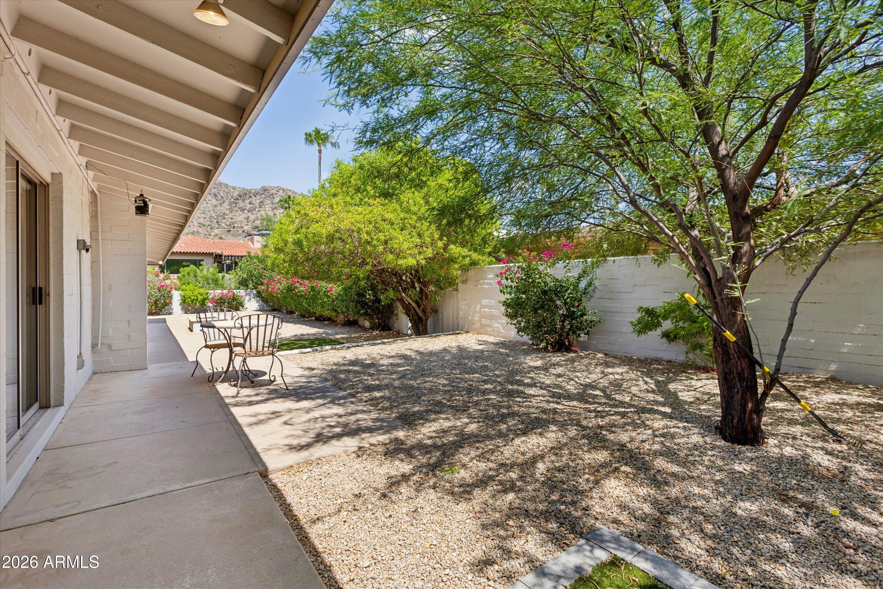 5434 E LINCOLN Drive 33