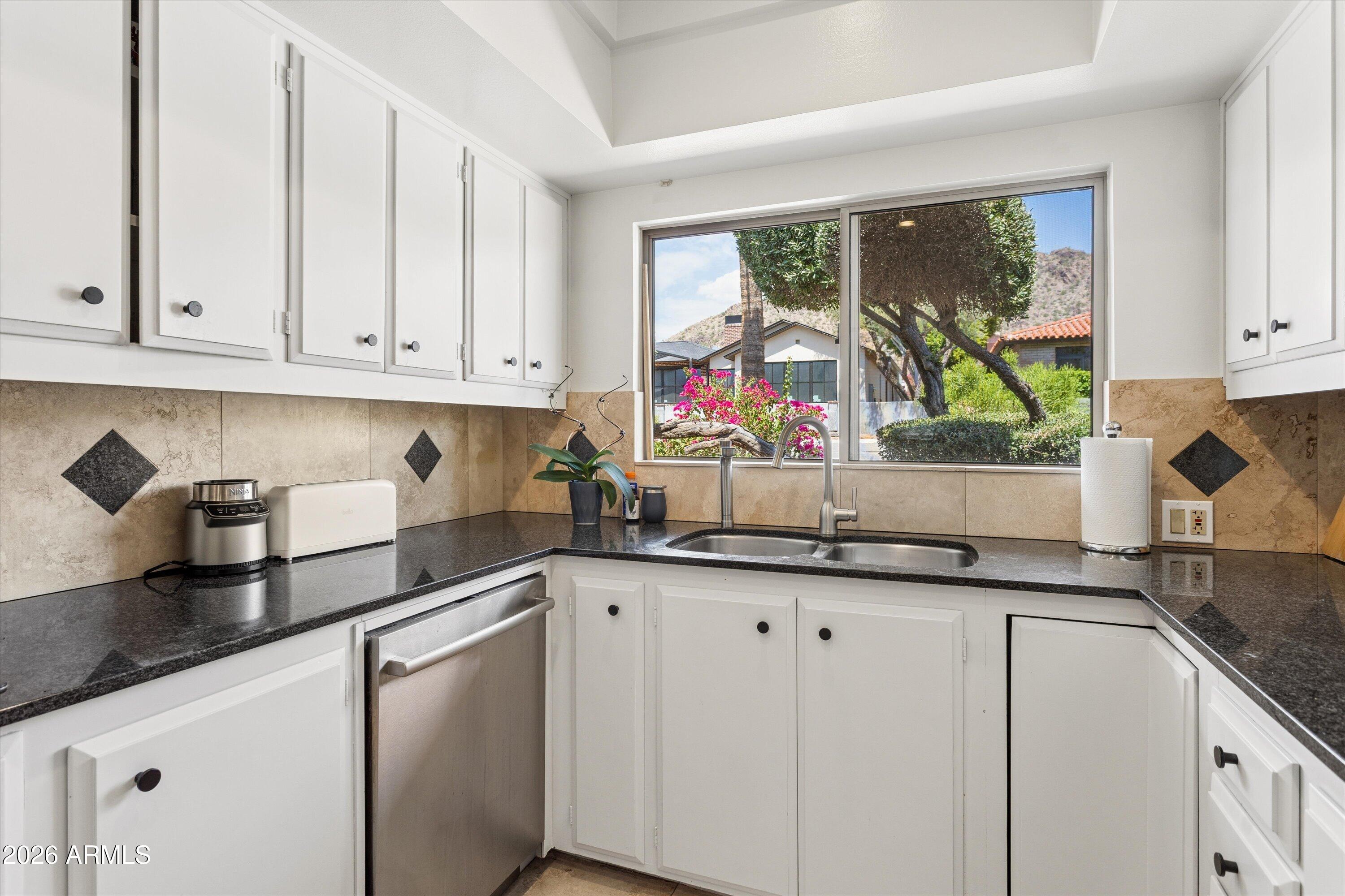 5434 E LINCOLN Drive 33