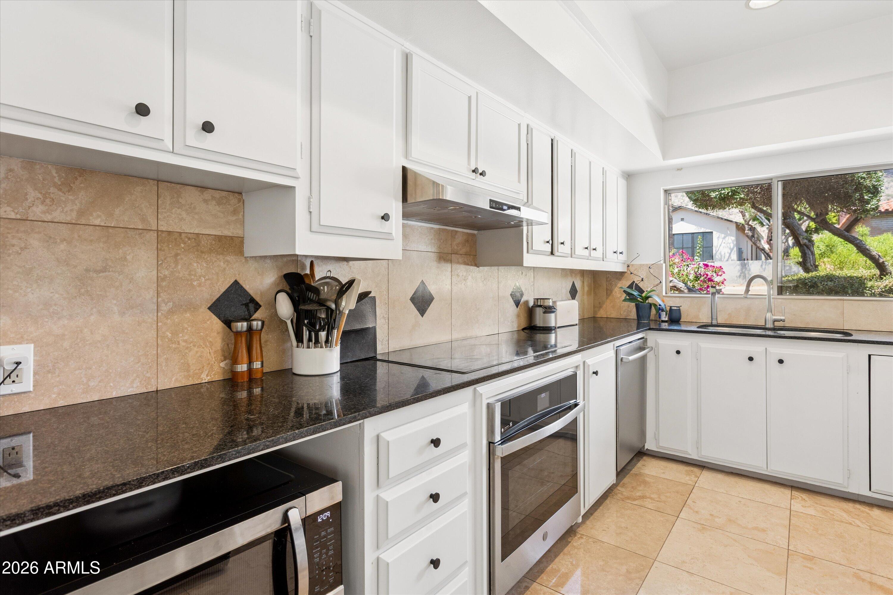 5434 E LINCOLN Drive 33