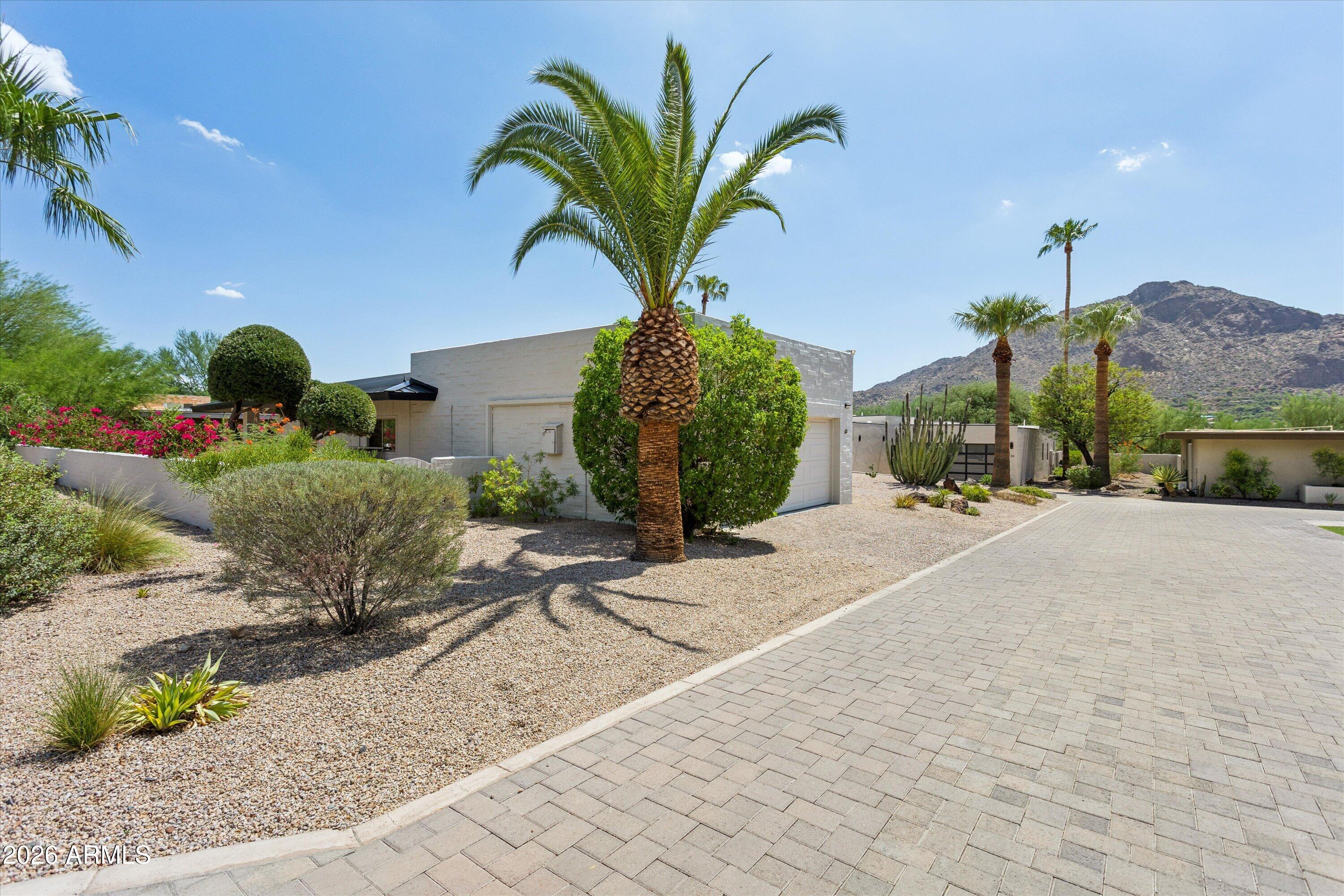 5434 E LINCOLN Drive 33