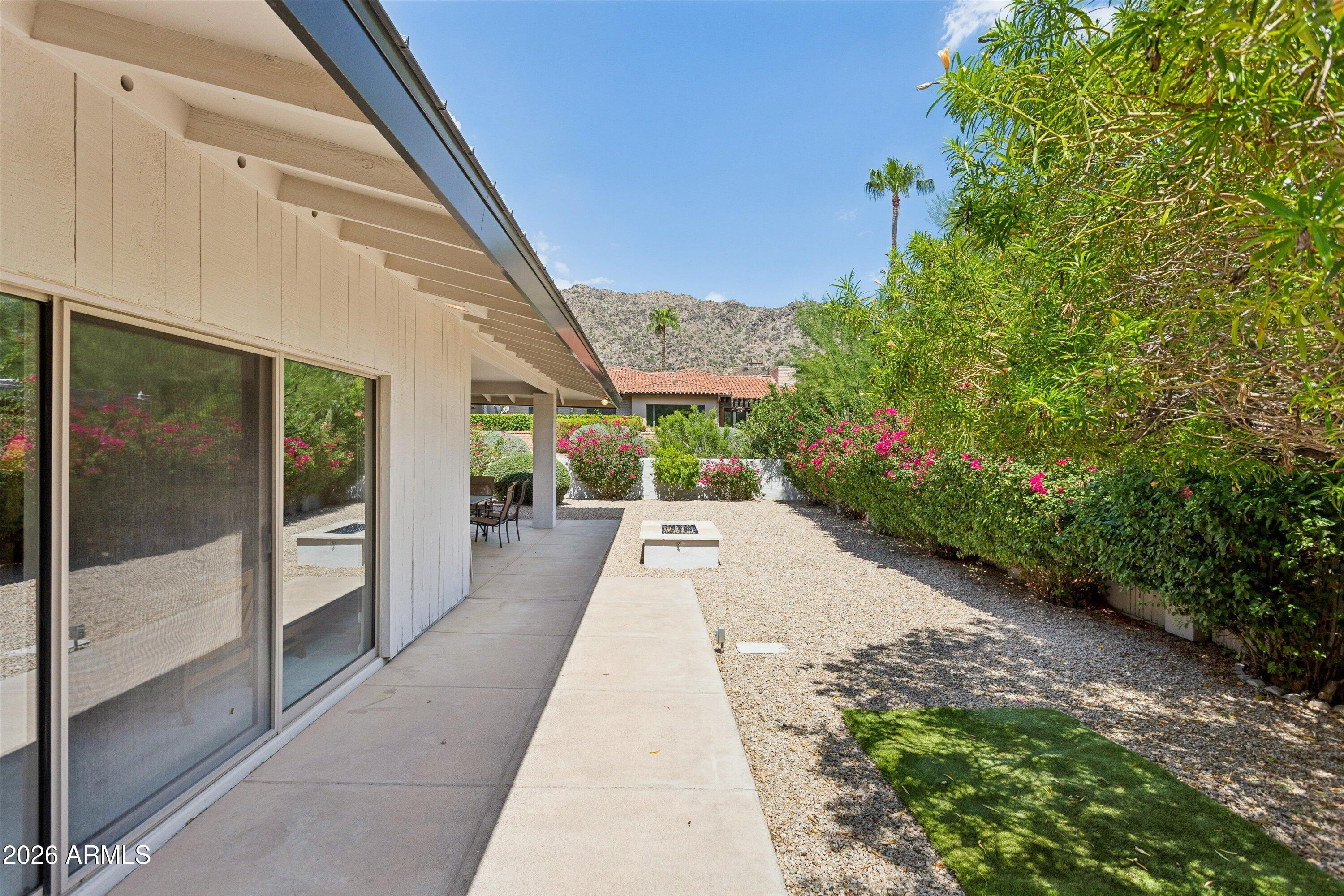 5434 E LINCOLN Drive 33
