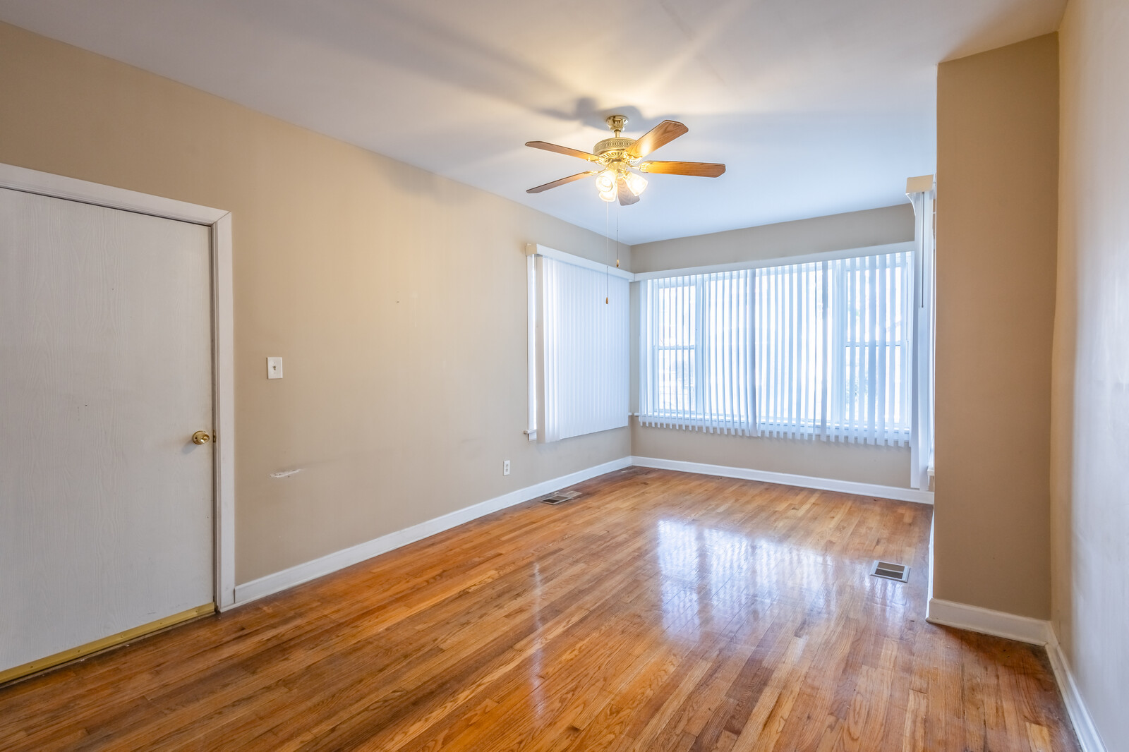 5513 W Van Buren Street