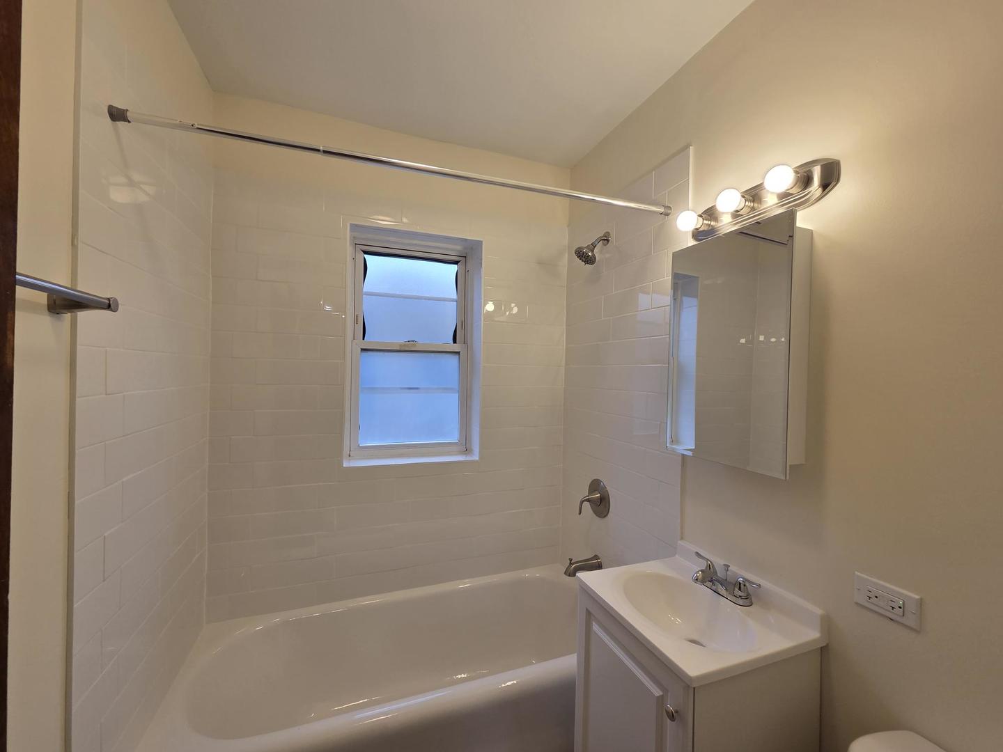 6328 N Albany Avenue Unit: 3W