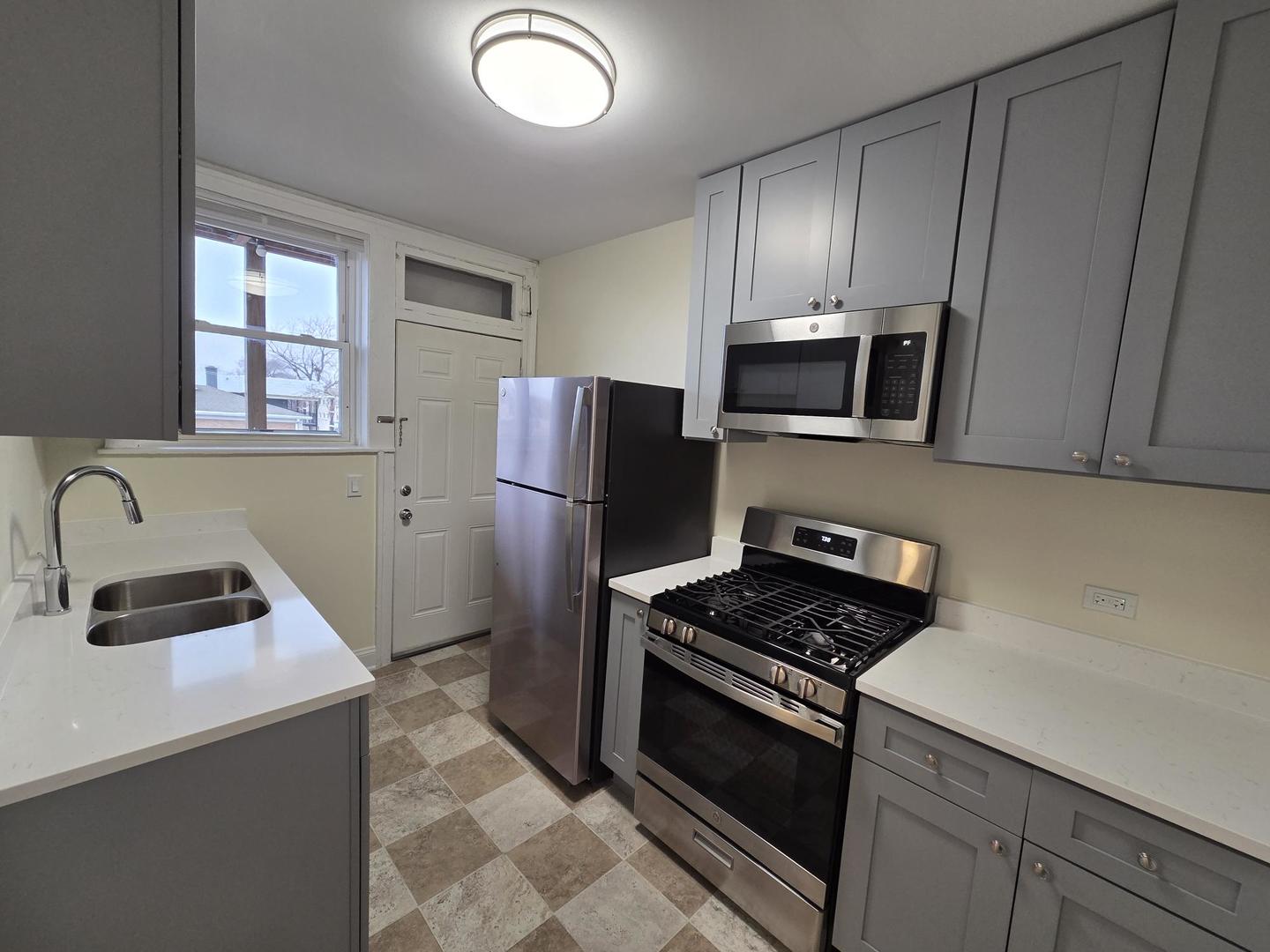 6328 N Albany Avenue Unit: 3W