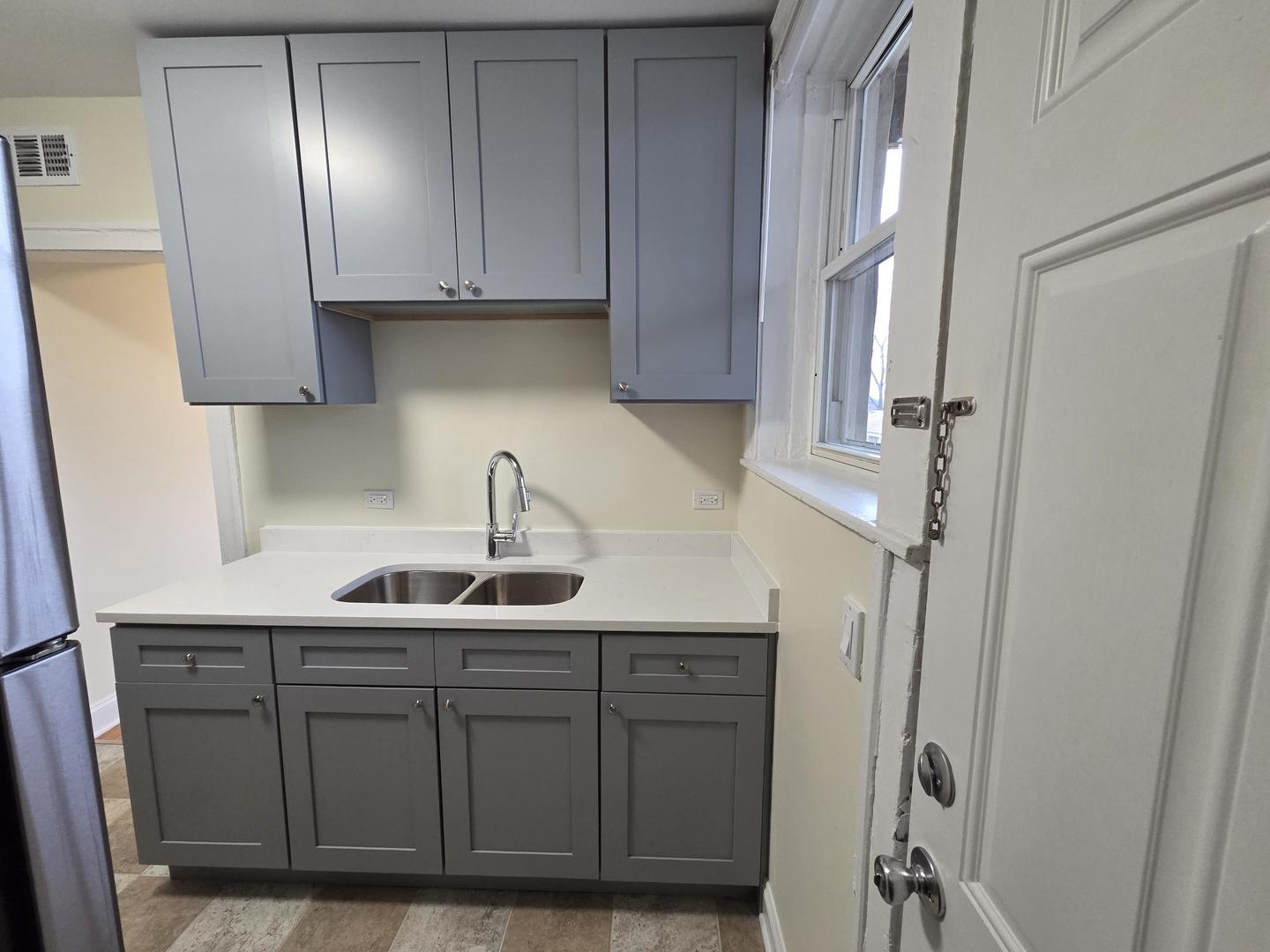 6328 N Albany Avenue Unit: 3W