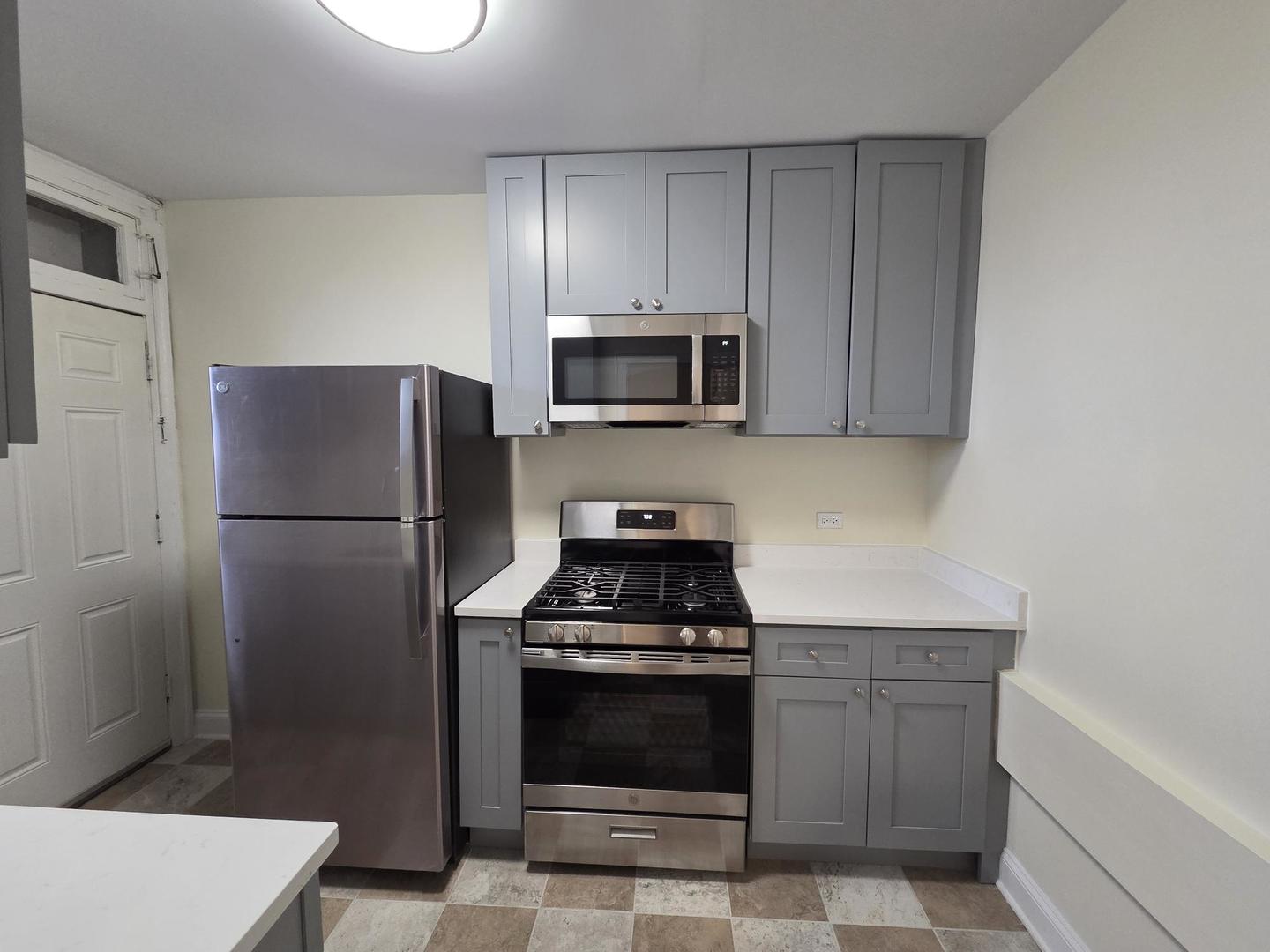 6328 N Albany Avenue Unit: 3W