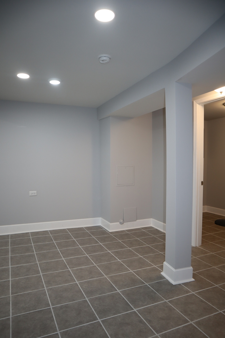 210 W 16th Place