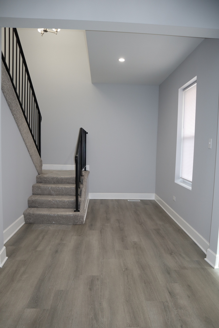 210 W 16th Place