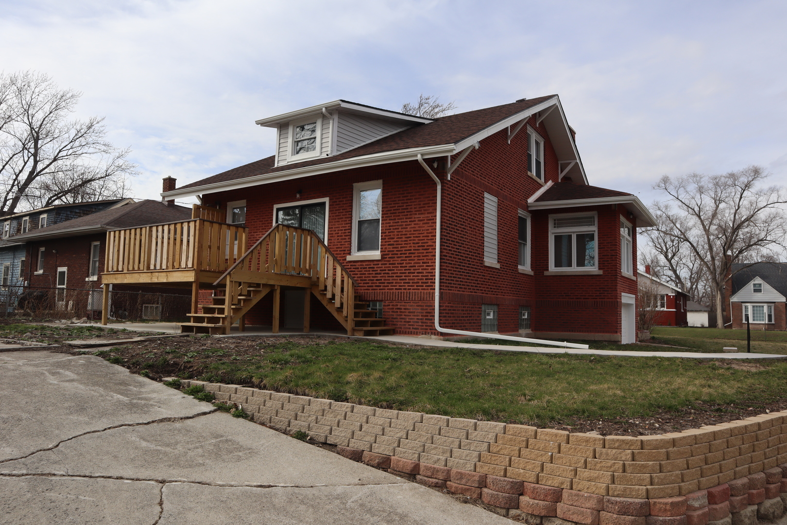 210 W 16th Place