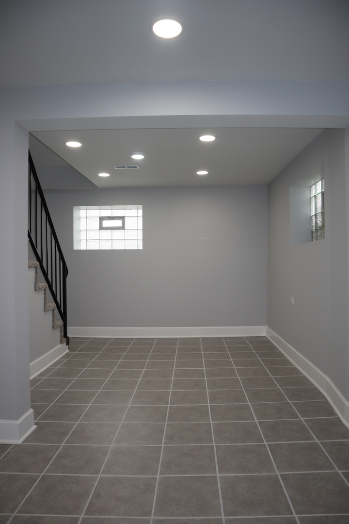 210 W 16th Place