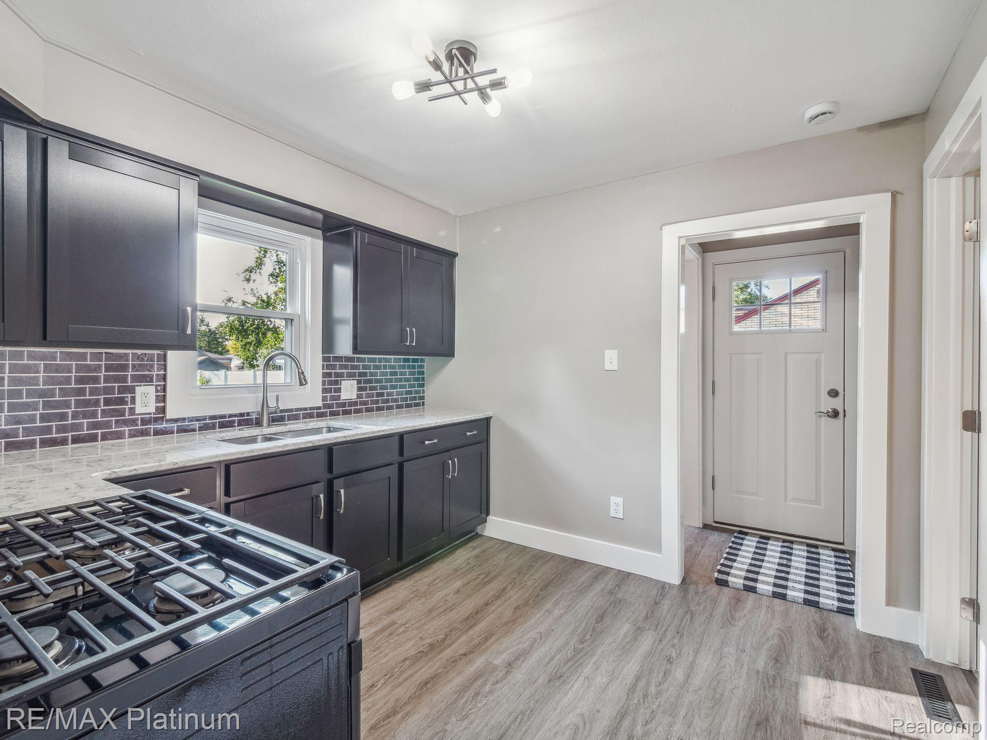 26617 CRYSTAL Avenue