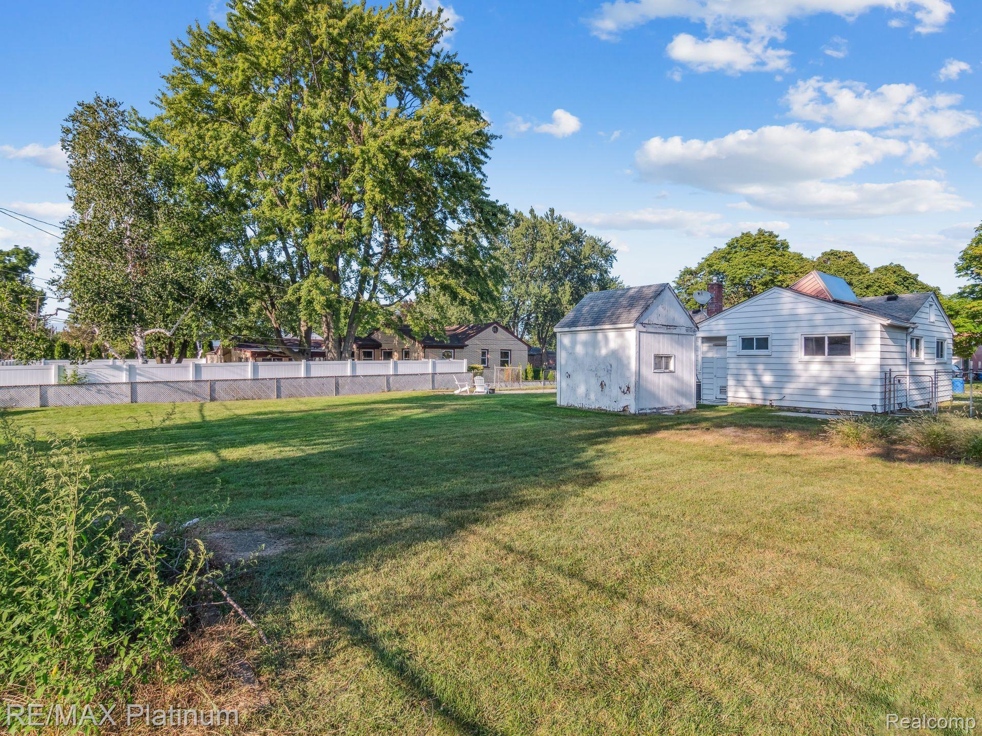 26617 CRYSTAL Avenue