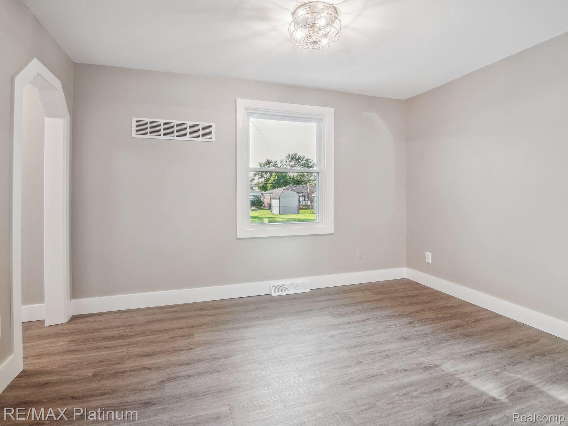 26617 CRYSTAL Avenue