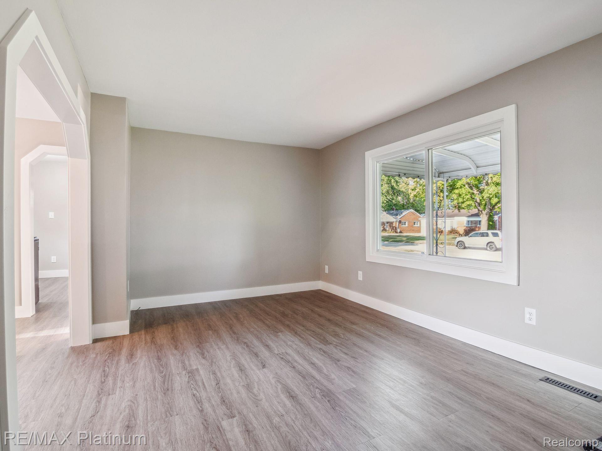 26617 CRYSTAL Avenue