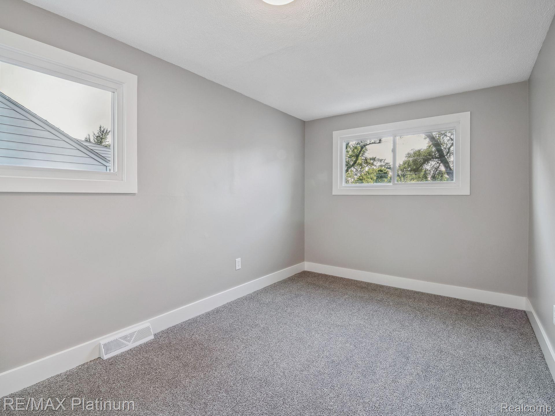 26617 CRYSTAL Avenue