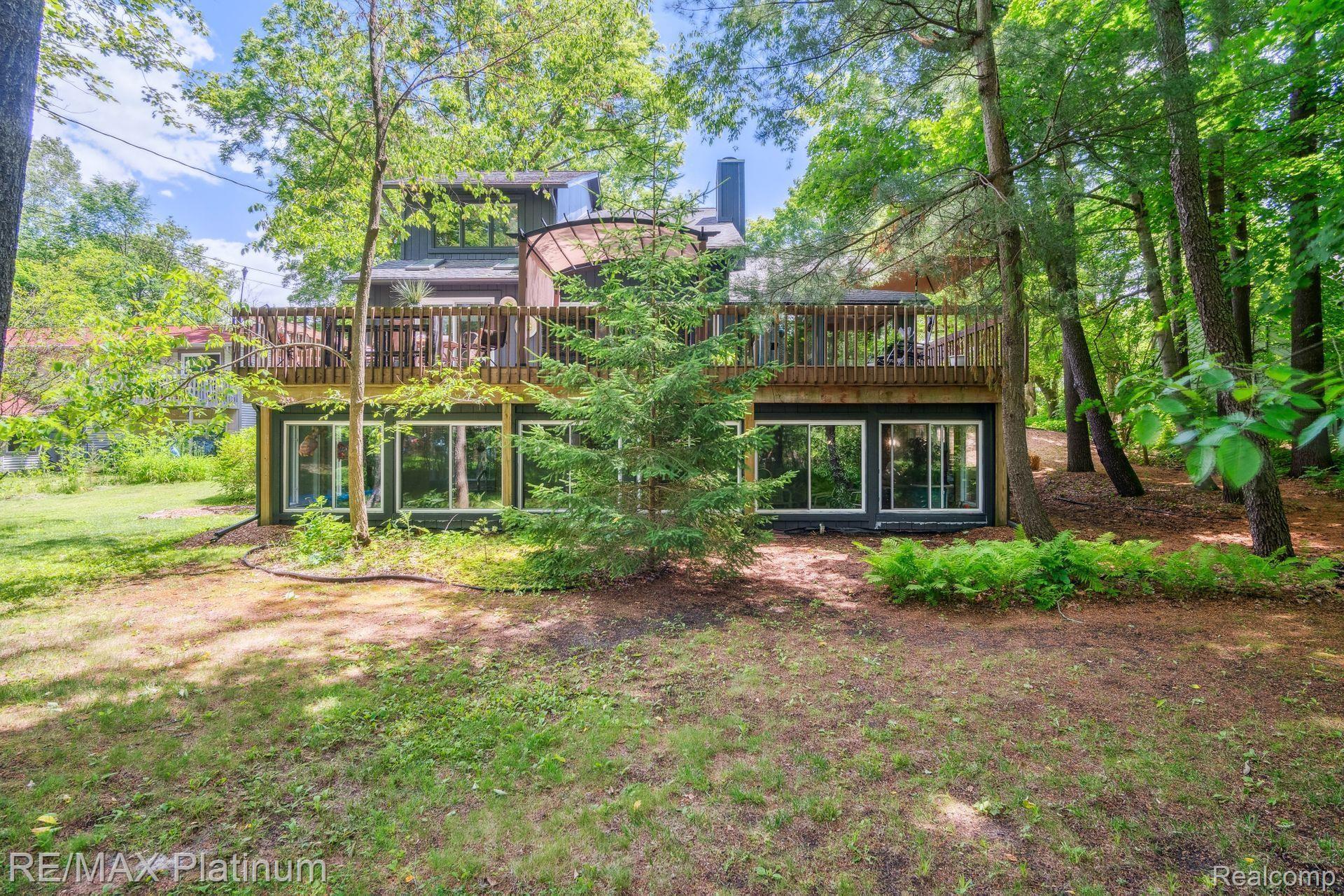 891 BLUE HERON Drive