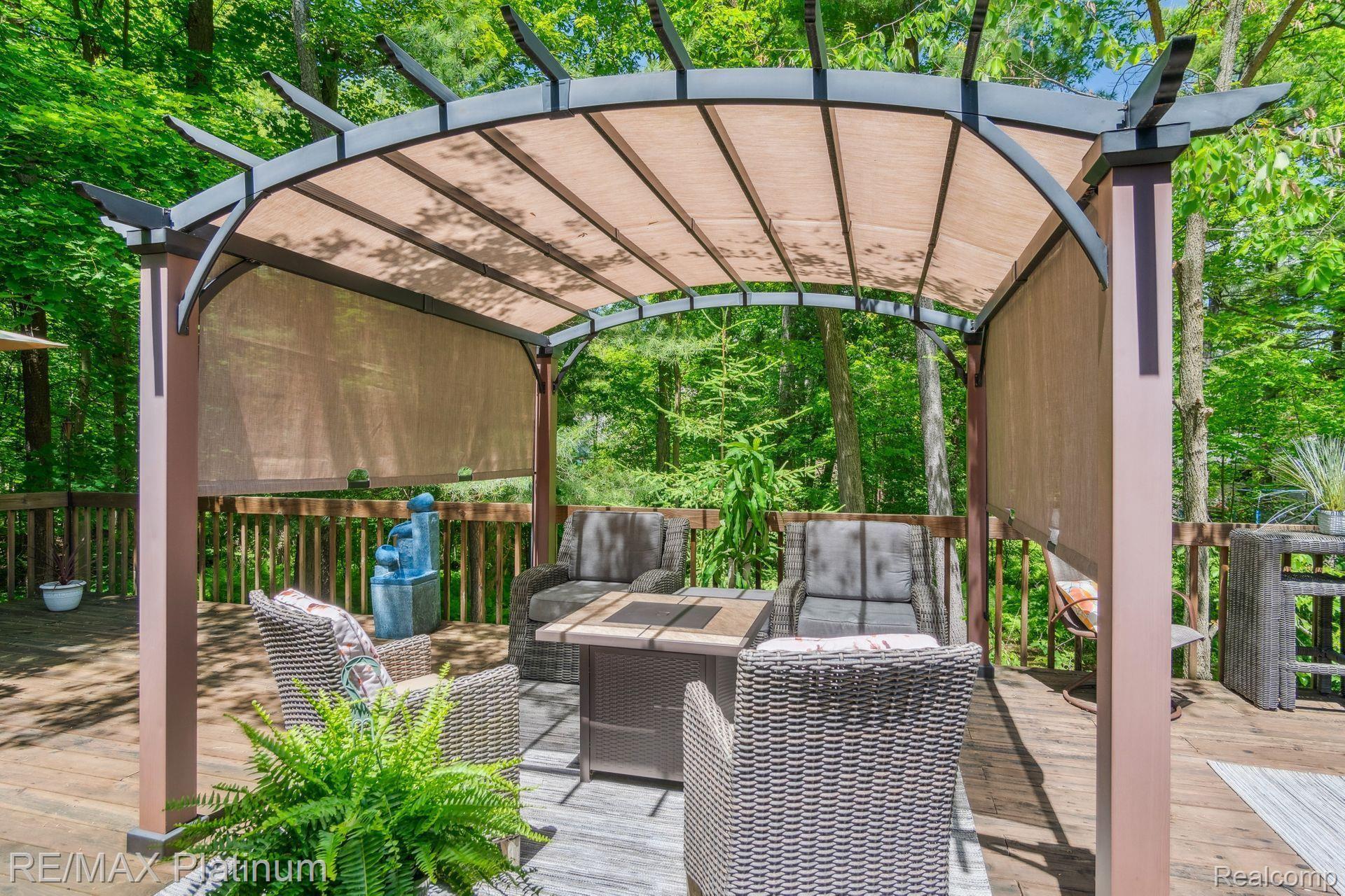 891 BLUE HERON Drive