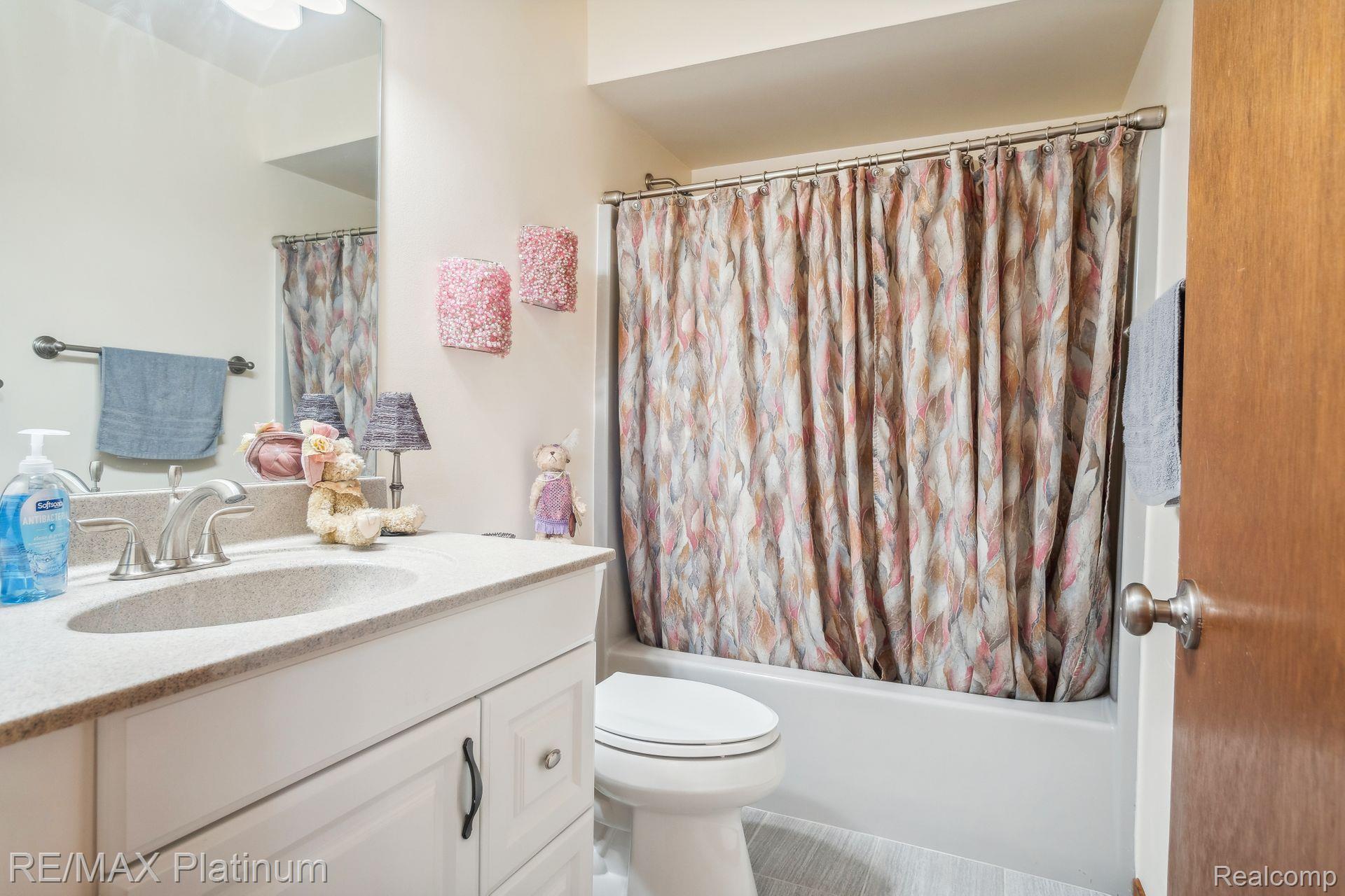 891 BLUE HERON Drive