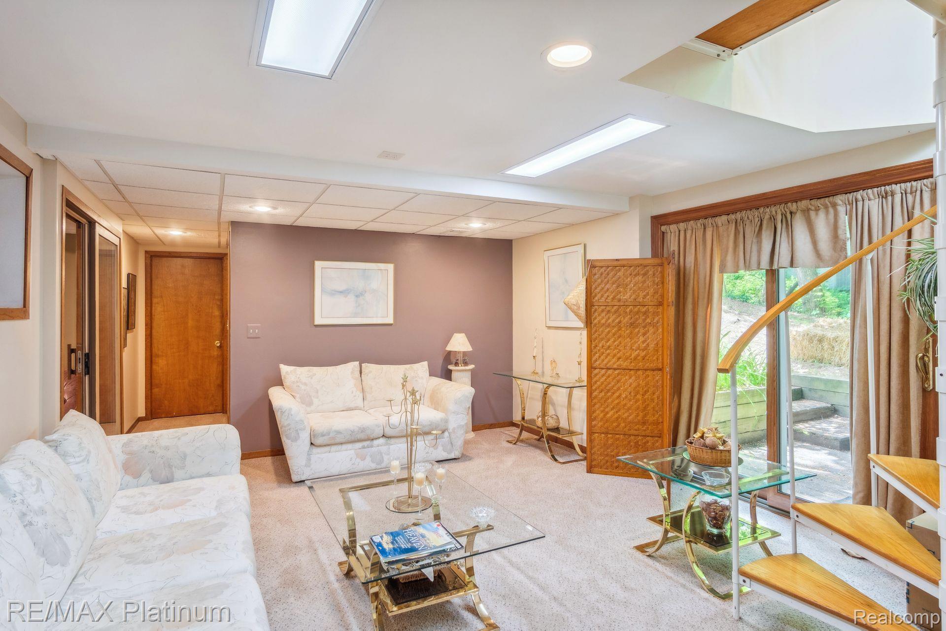 891 BLUE HERON Drive