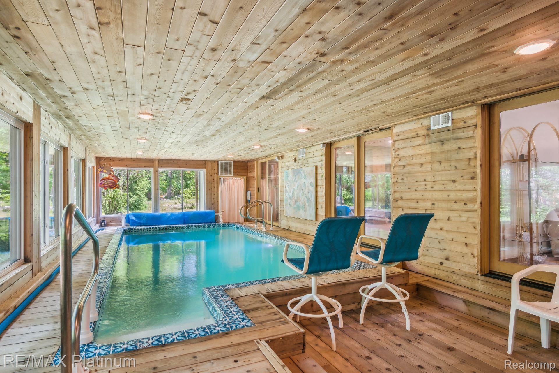 891 BLUE HERON Drive