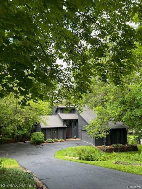 891 BLUE HERON Drive