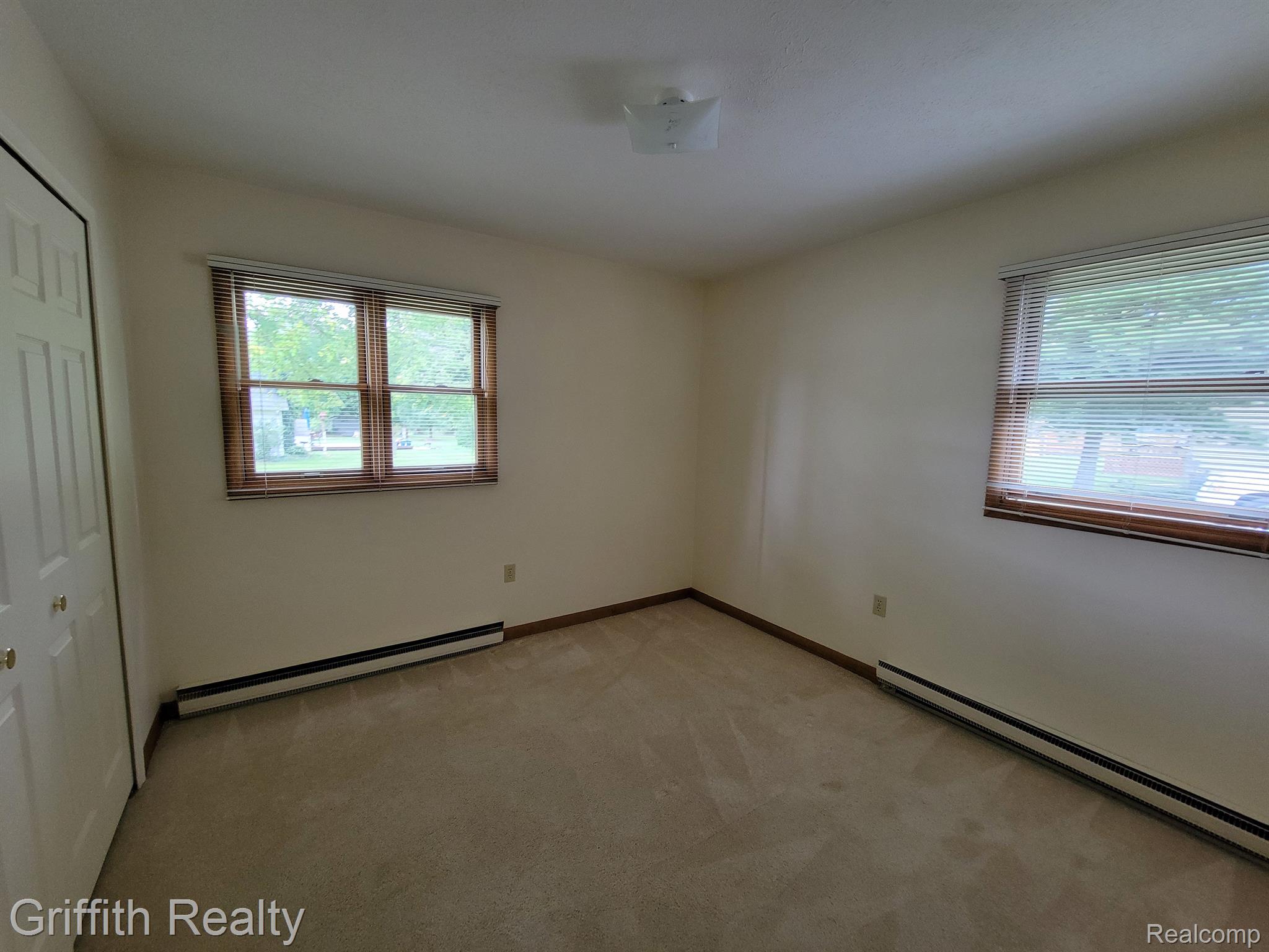 400 and 402 GARDEN Lane