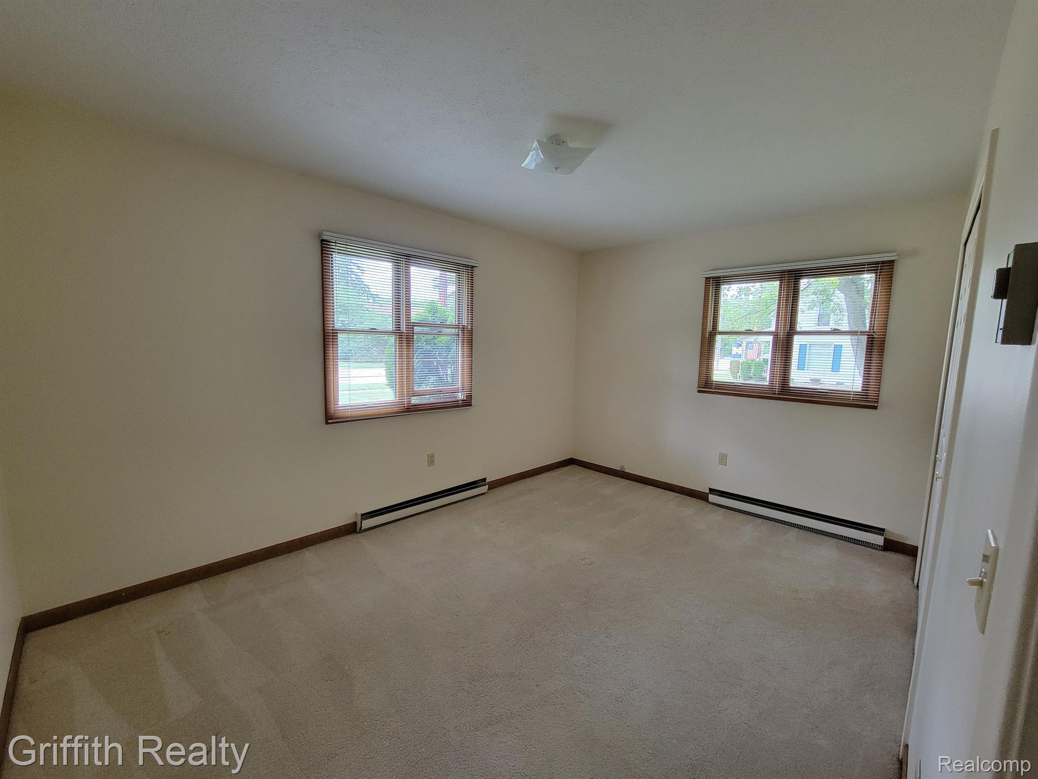 400 and 402 GARDEN Lane