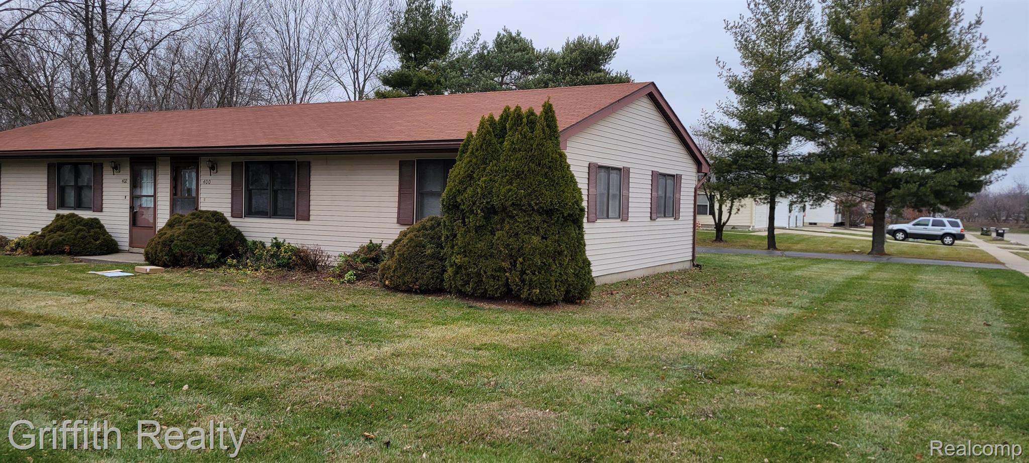 400 and 402 GARDEN Lane