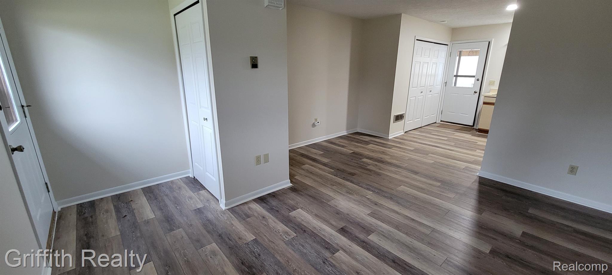 400 and 402 GARDEN Lane