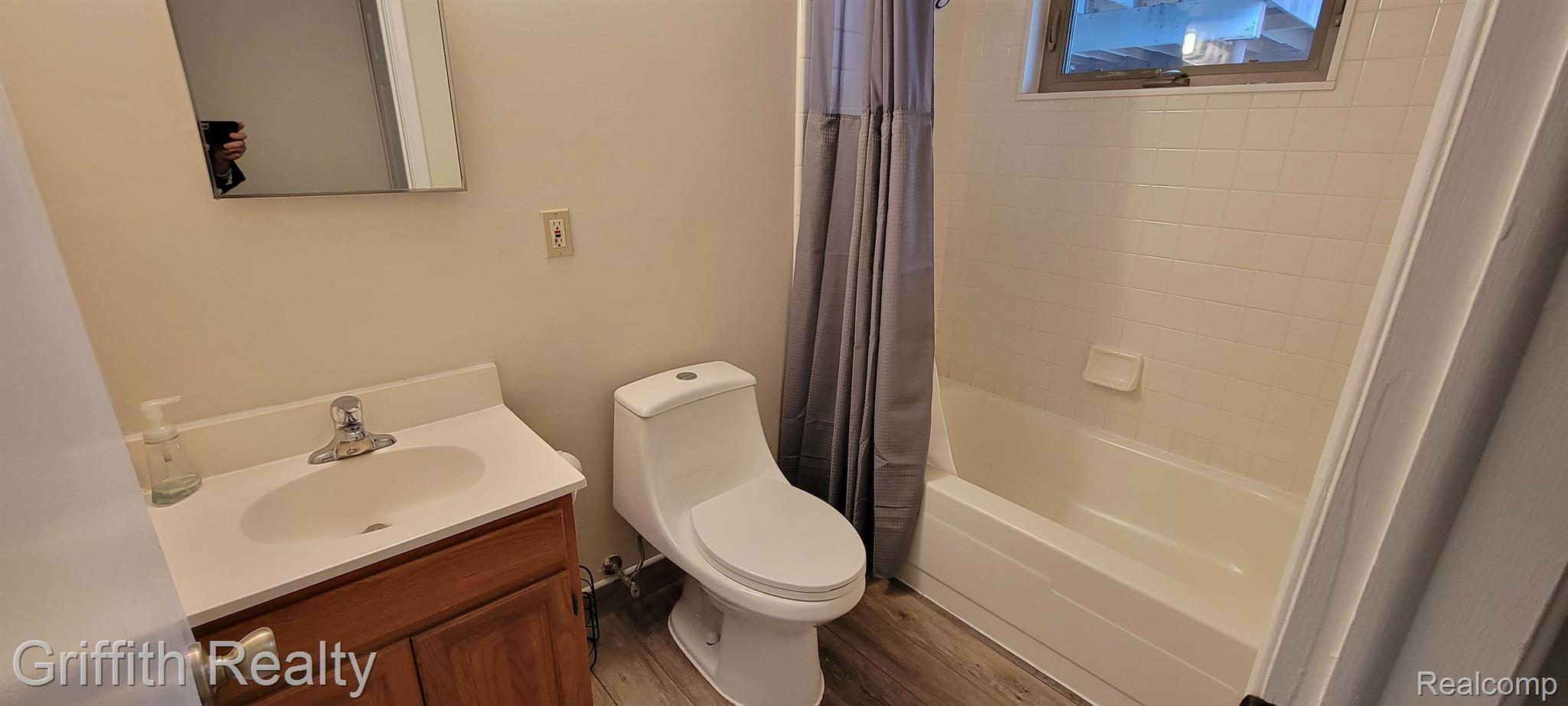 400 and 402 GARDEN Lane