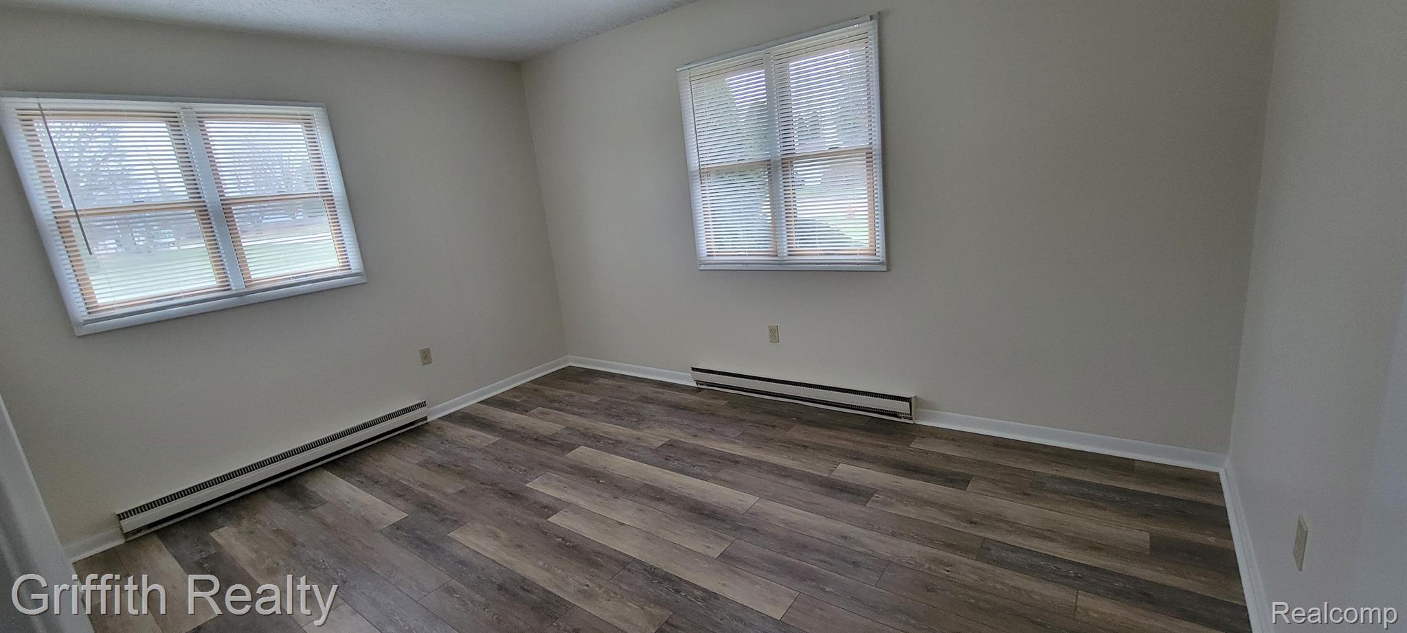 400 and 402 GARDEN Lane