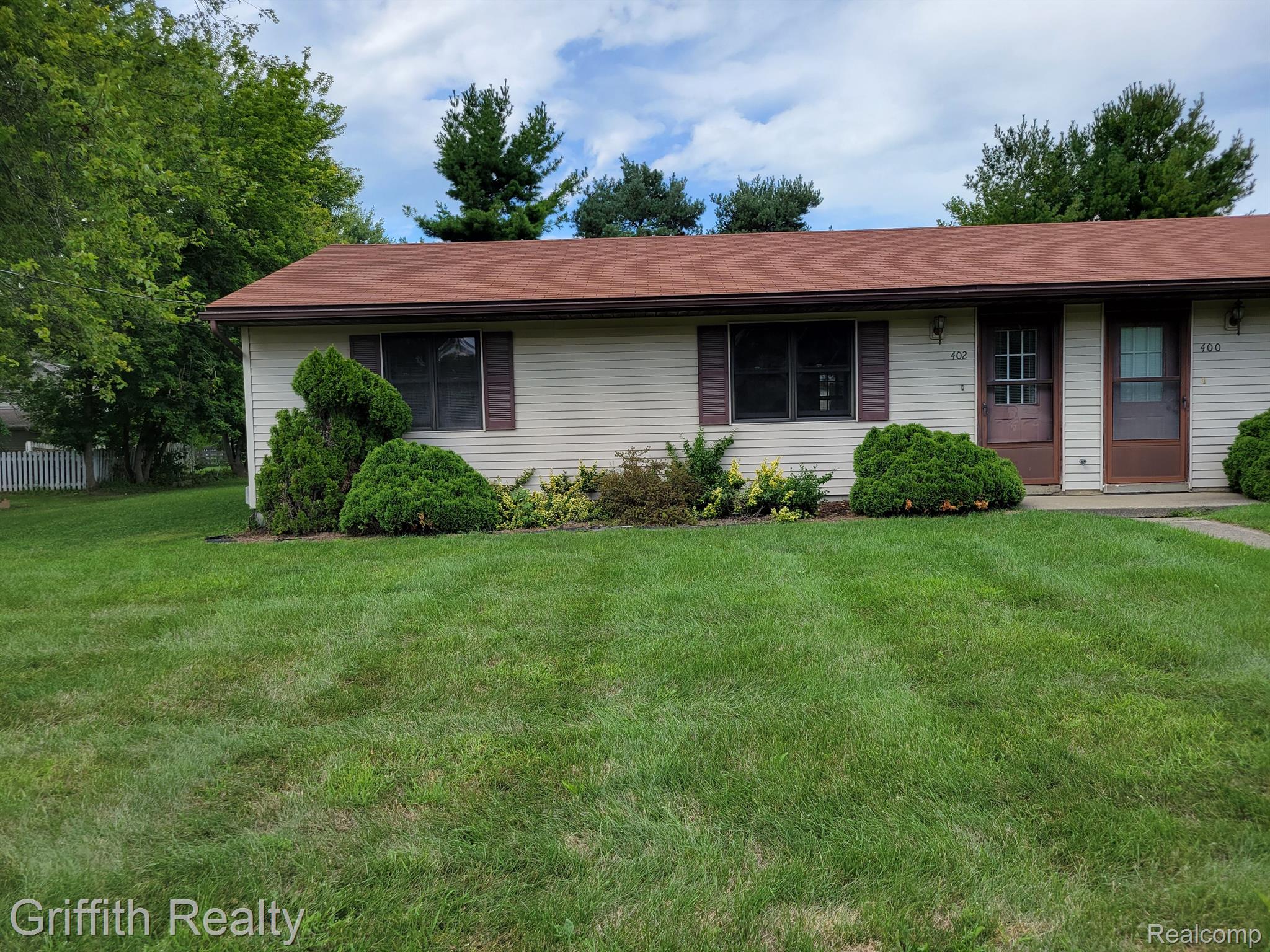 400 and 402 GARDEN Lane