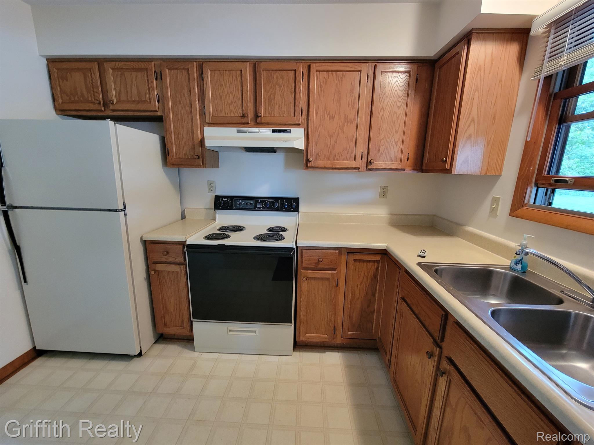 400 and 402 GARDEN Lane