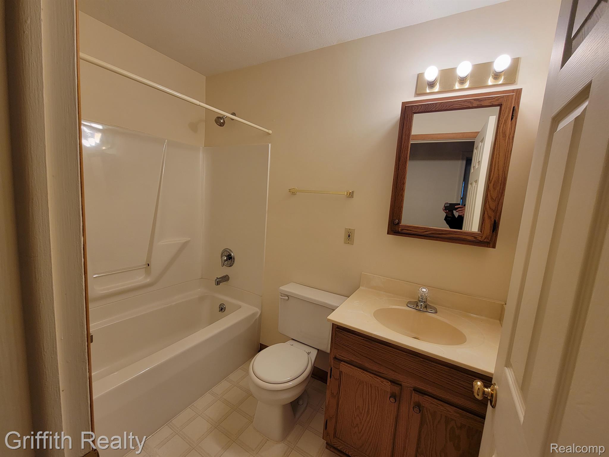 400 and 402 GARDEN Lane