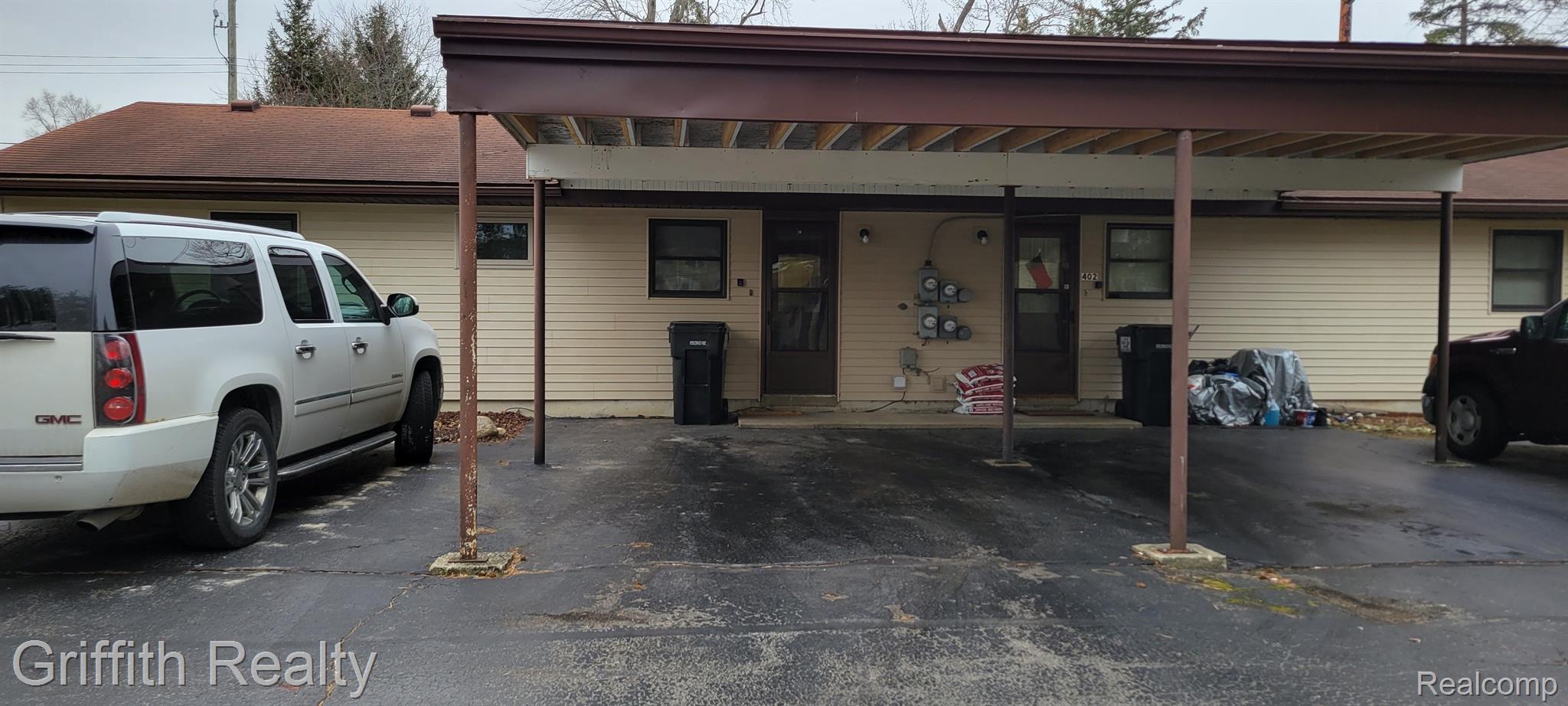 400 and 402 GARDEN Lane