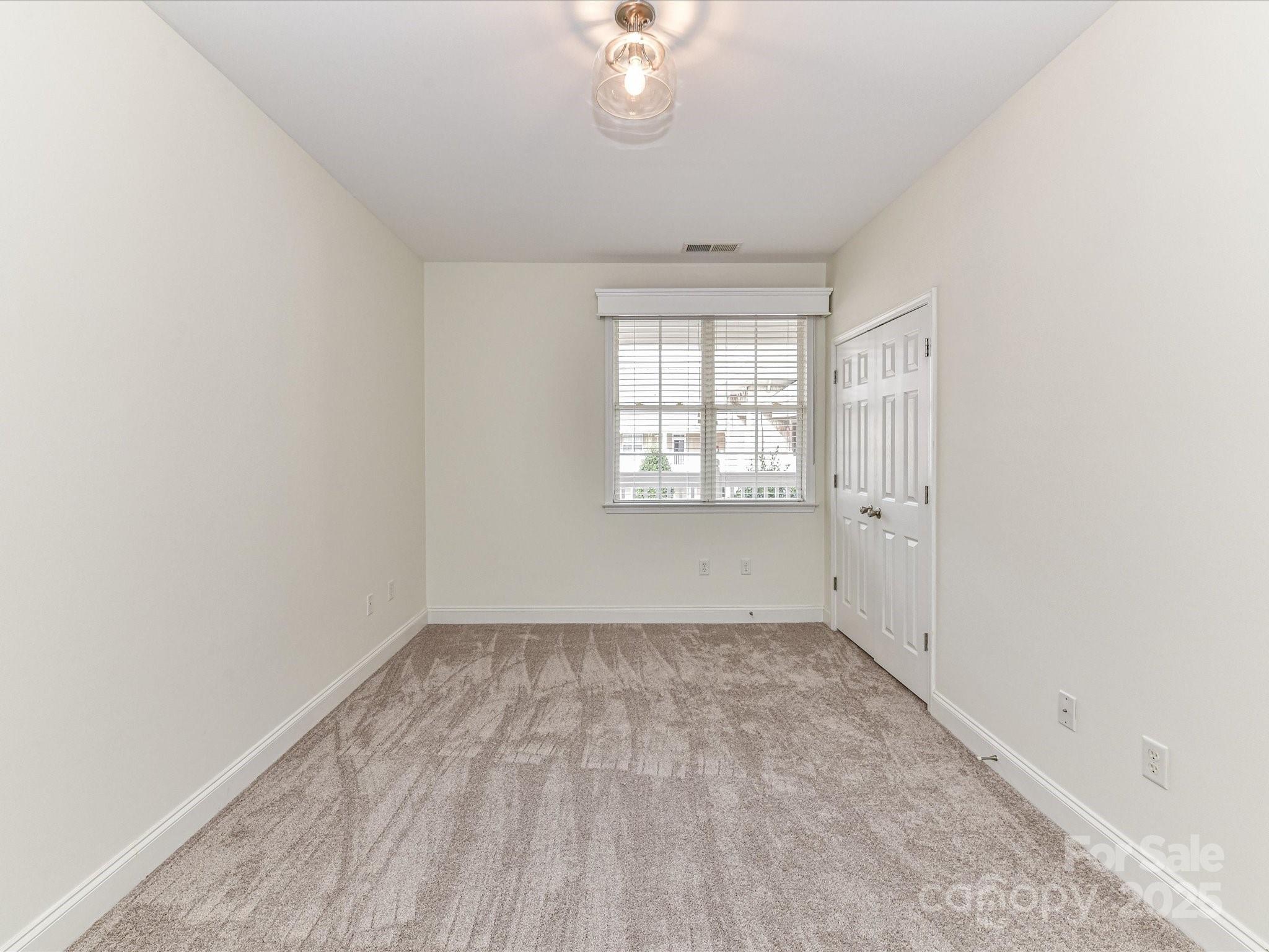 8925 Rosalyn Glen Road
