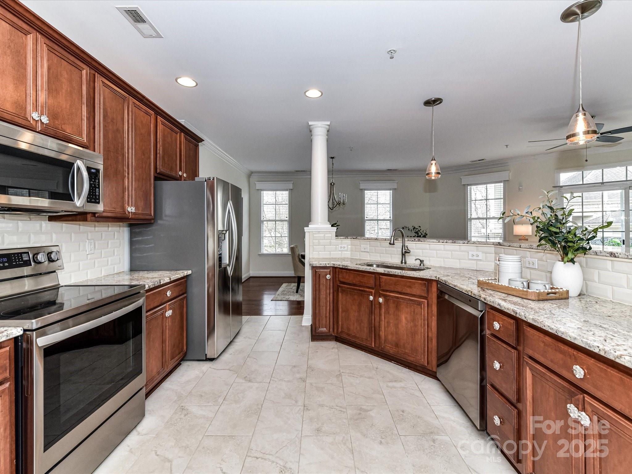 8925 Rosalyn Glen Road