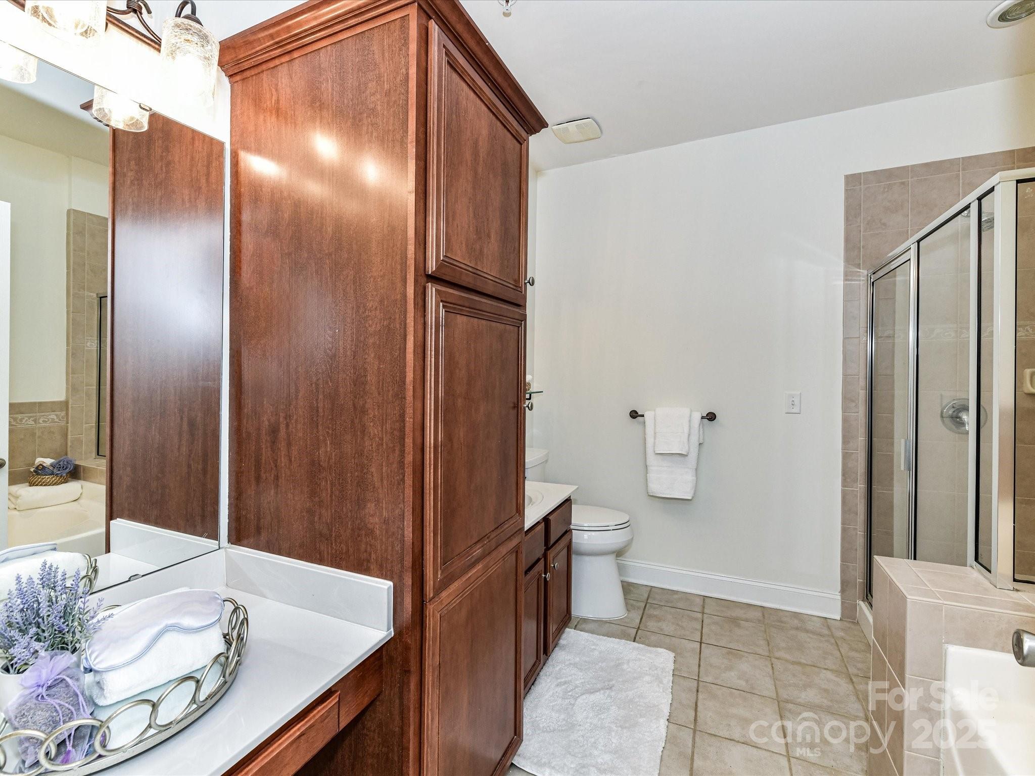 8925 Rosalyn Glen Road